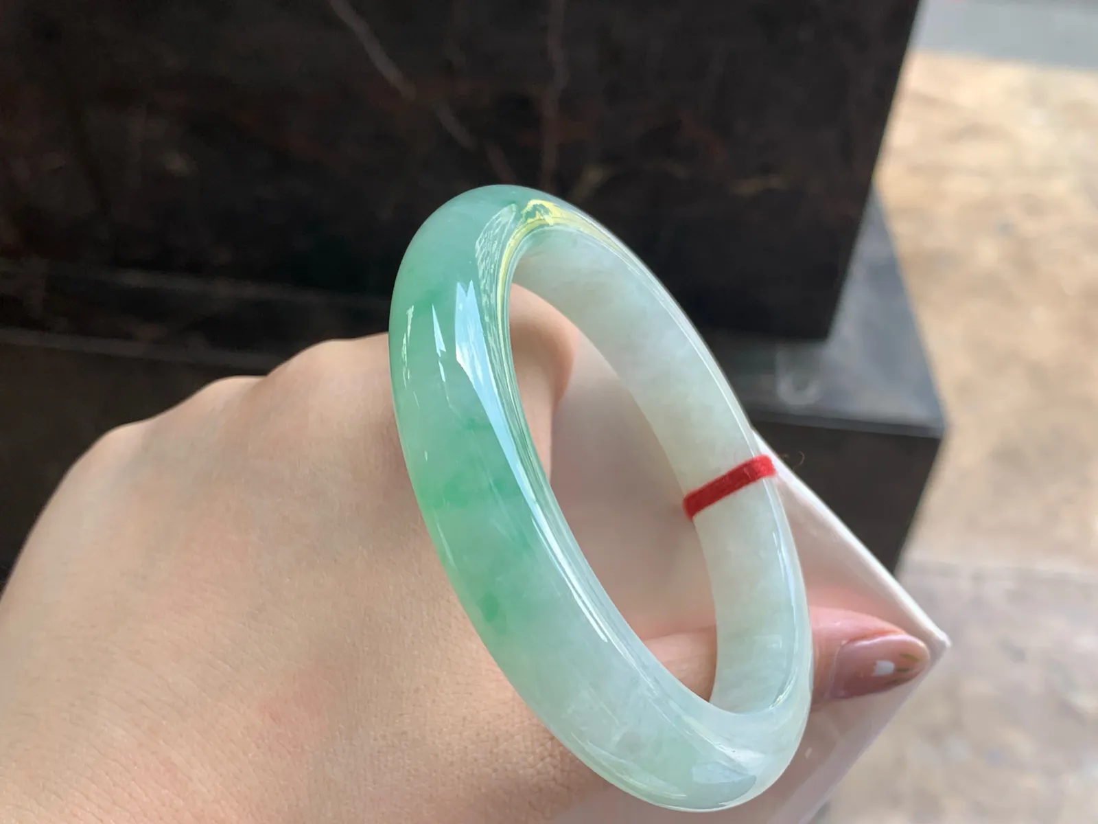 61-12.8-10.5

冰飘绿手镯^_^大圈 色阳 水润亮眼