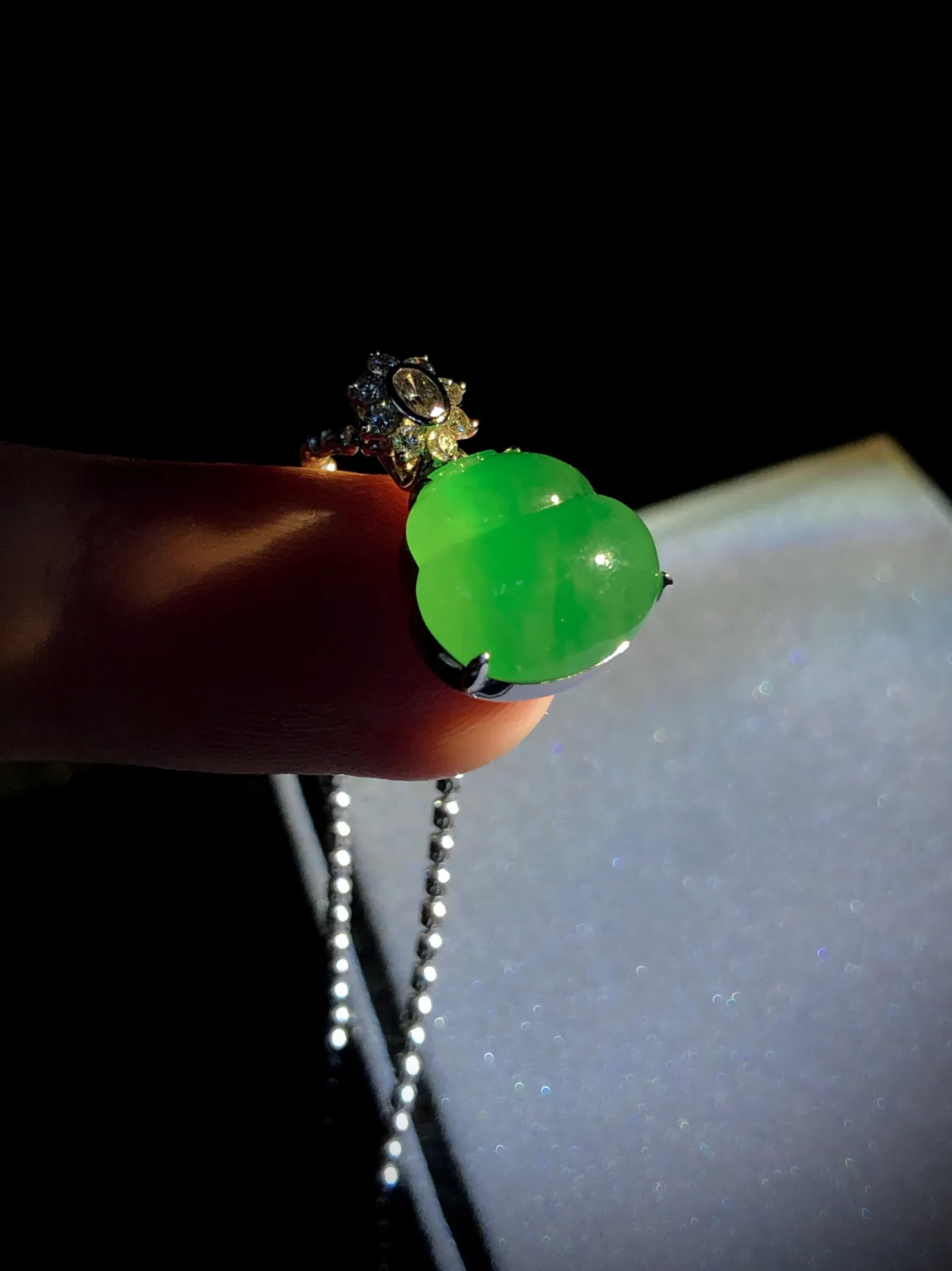 精品绿葫芦，【福禄】，
裸石 11.3-11.2-5.5mm，
整体18.5-12-7mm，
18K