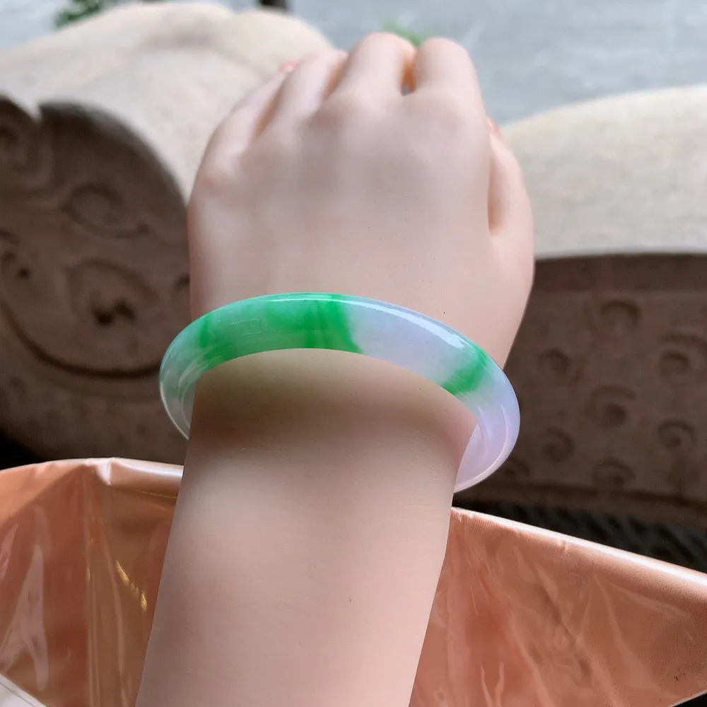 贵妃冰春彩 无瑕 尺寸:58/51.3/9.3/7.1（正圈55-56可戴）   性价比超高