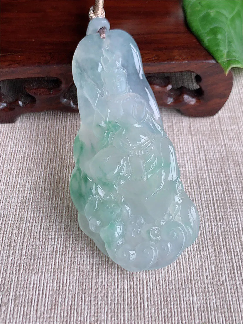 缅甸a货翡翠ddj老坑冰种飘花虚空藏菩萨吊坠整体71.3×31.7×6.3mm 32.32
