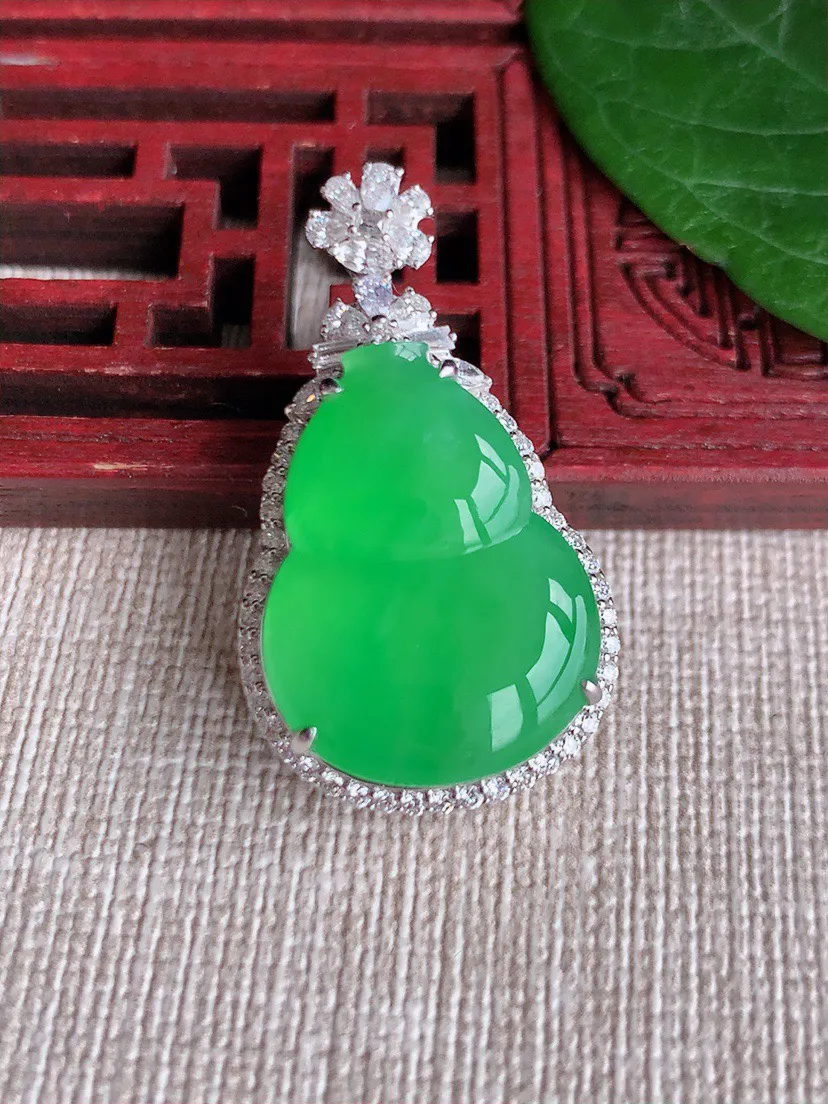 缅甸a货翡翠ddj老坑冰种18K金镶嵌阳绿葫芦吊坠 整体33×19×11.8裸石21.2×16.3mm 8.29