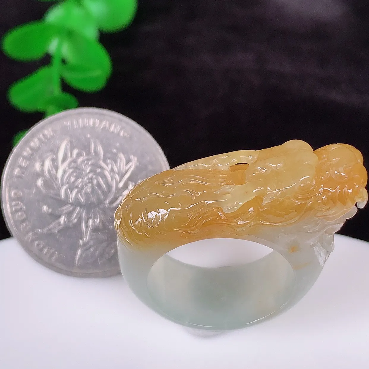 自然光实拍，冰润黄翡龙头19mm内径翡翠扳指，冰润指环，玉扳指，财源滚滚，玉质细腻起胶，20圈口，种水好！#1.6