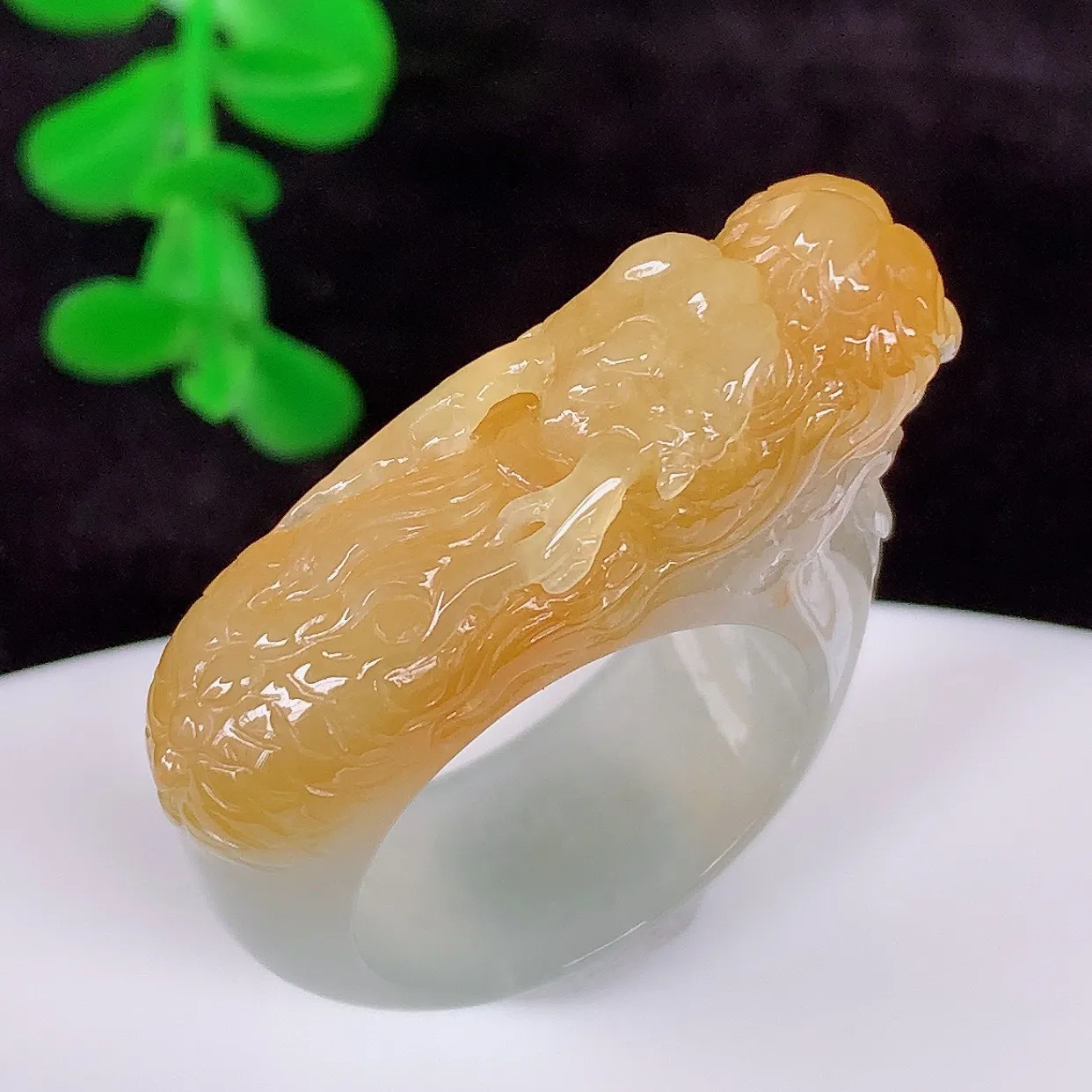 自然光实拍，冰润黄翡龙头19mm内径翡翠扳指，冰润指环，玉扳指，财源滚滚，玉质细腻起胶，20圈口，种水好！#1.6