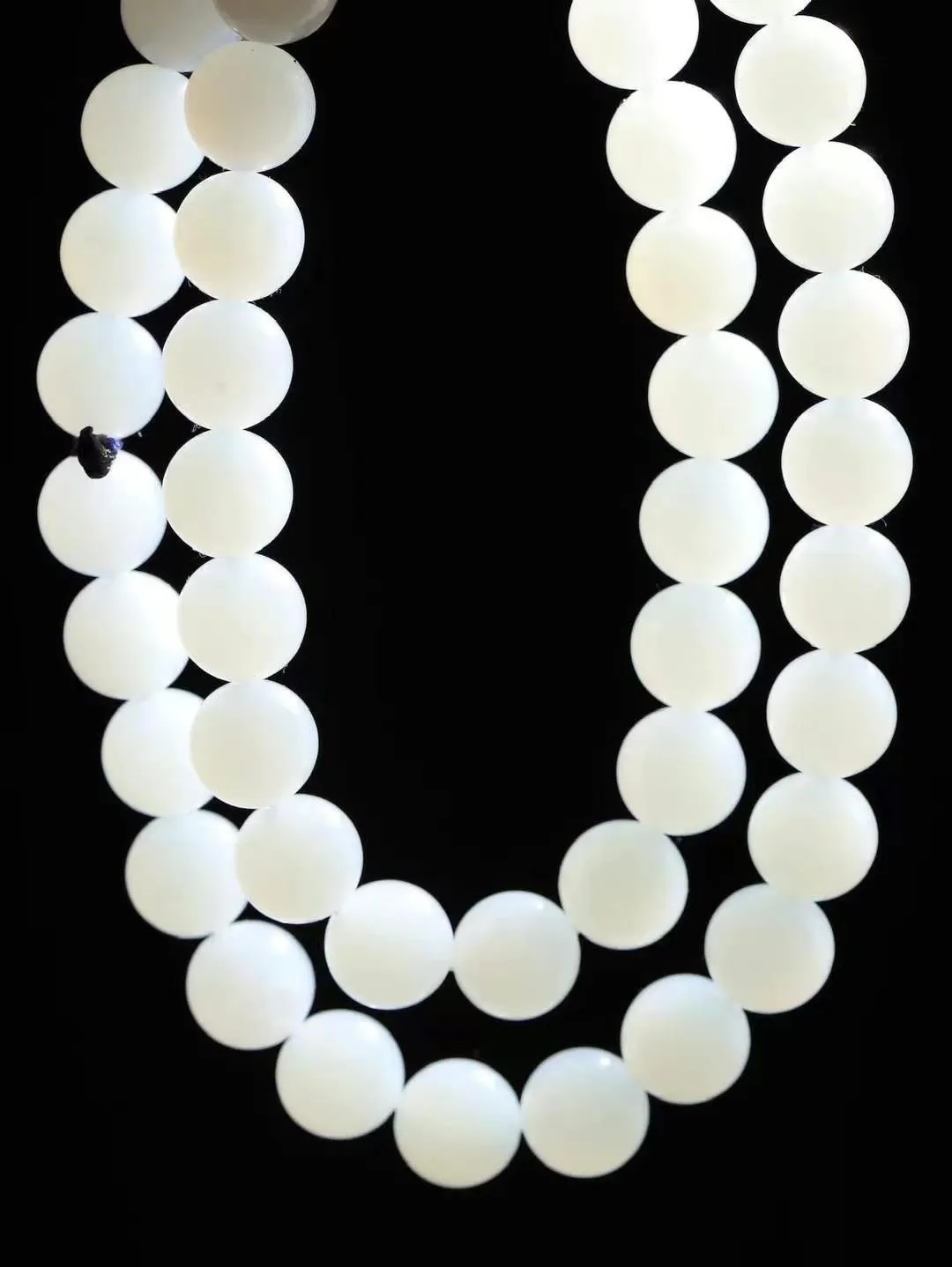 【珠圆玉润.项链】

精品️和田玉白玉珠圆玉润项链 玉质温润细腻  整串打磨圆润，佩戴舒适。珠珠落玉盘，间关莺语花底滑，一生美好时光，无论身在何处，都有它相伴相守。事事顺遂，幸福美满，吉祥如意。重74.4克 尺寸取一9.8mm  7950778A