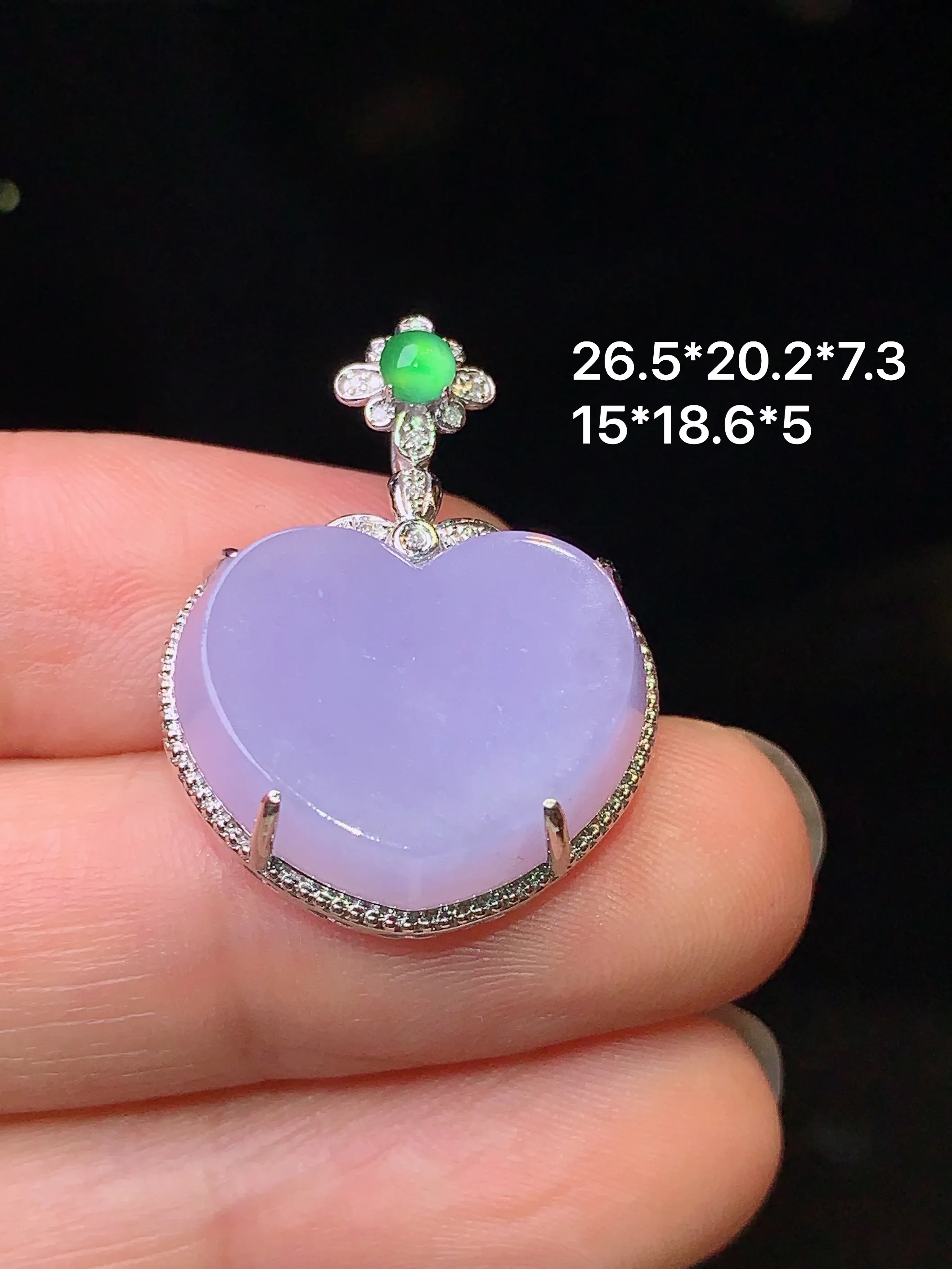 18k金钻镶嵌紫罗兰心形吊坠 玉质细腻 色泽清新艳丽 整体尺寸26.5*20.2*7.3
