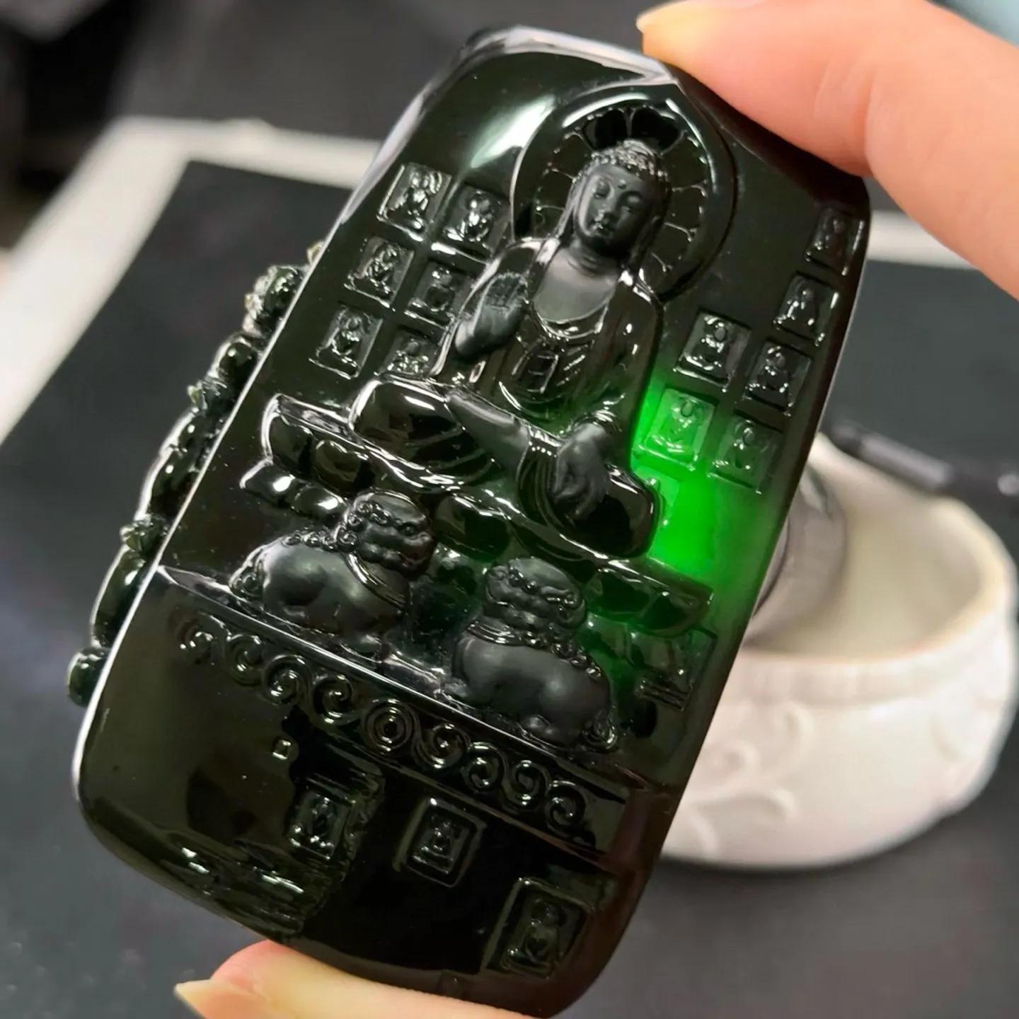 墨翠 万佛朝宗 种好色正 黑度极好 打灯通透 厚桩大气