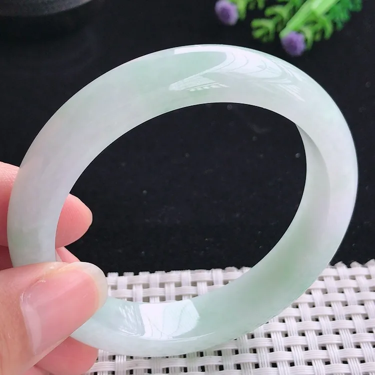 自然光58圈口老坑秀气冰润淡绿色宽边手镯翡翠玉镯尺寸58/13.2/8.6