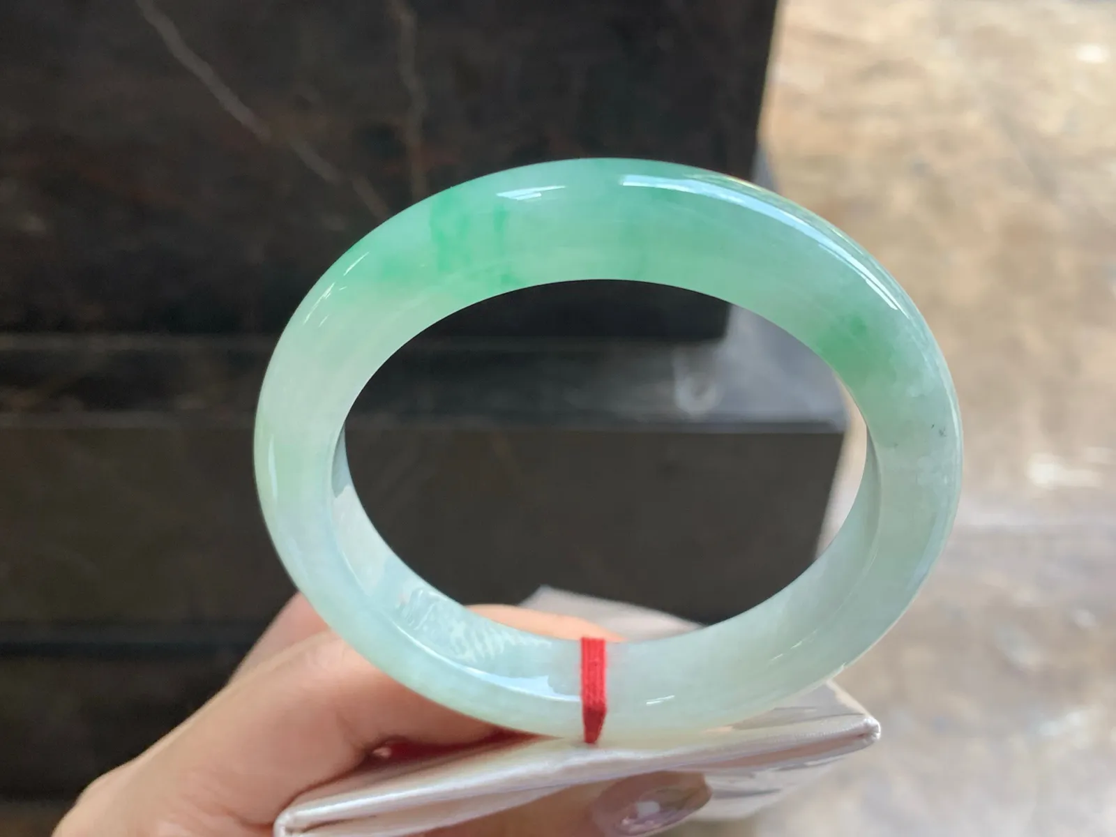 61-12.8-10.5

冰飘绿手镯^_^大圈 色阳 水润亮眼