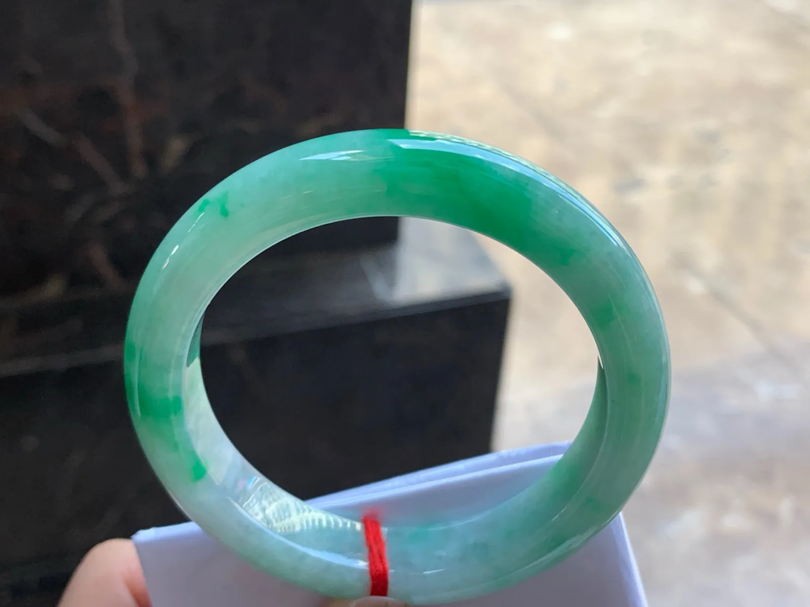 56.5-12.7-9.2

阳绿色手镯^_^色阳 玉质温润 清新细腻