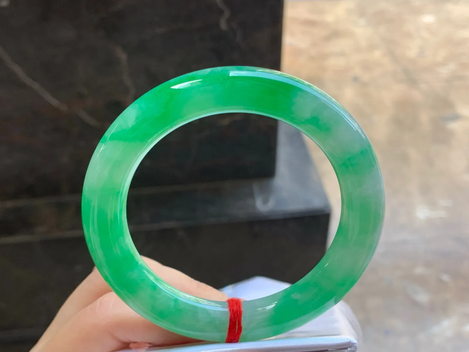 58-11.3

阳绿色圆条手镯^_^色阳 玉质温润