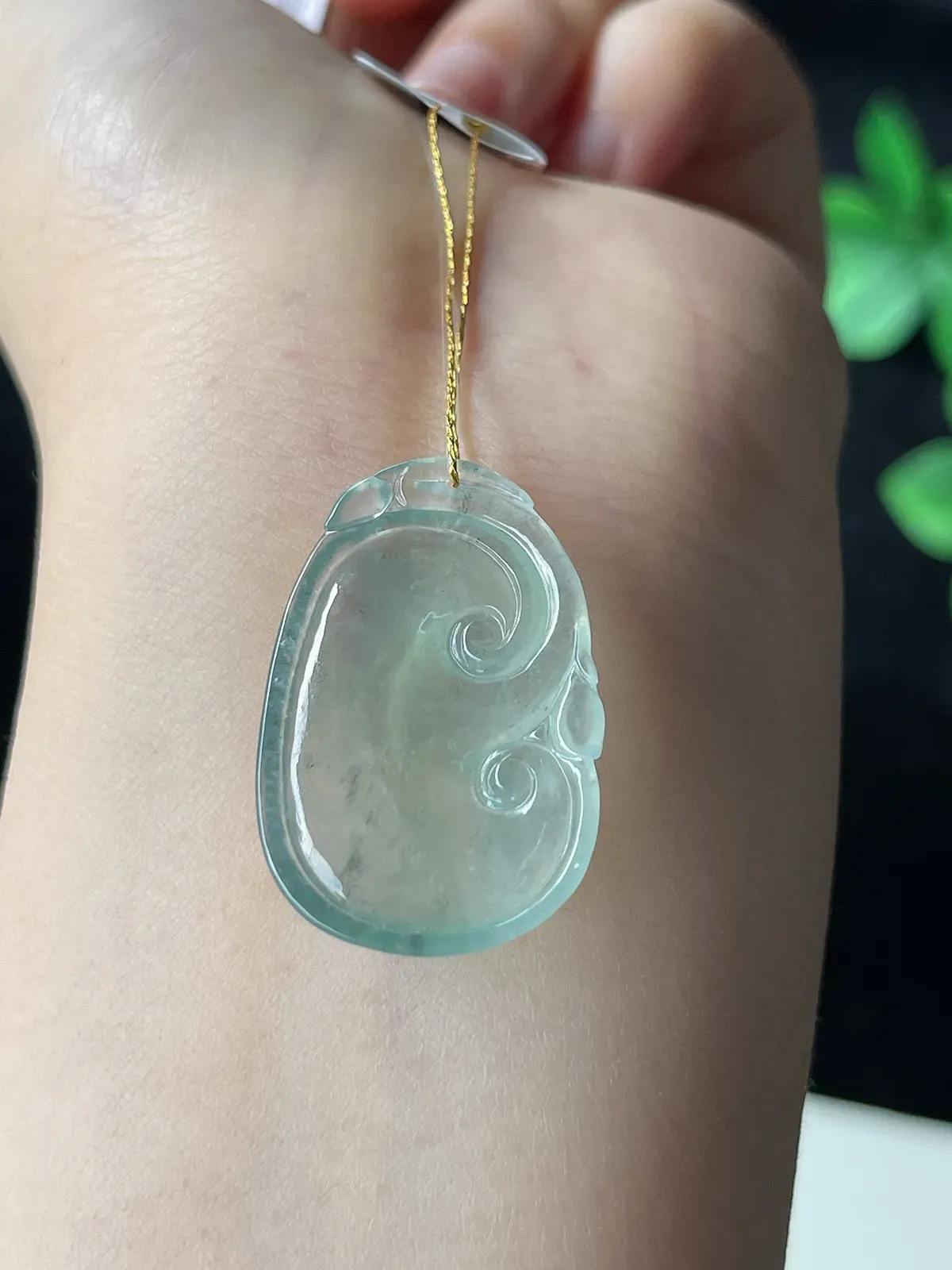 翡翠冰糯种白色如意