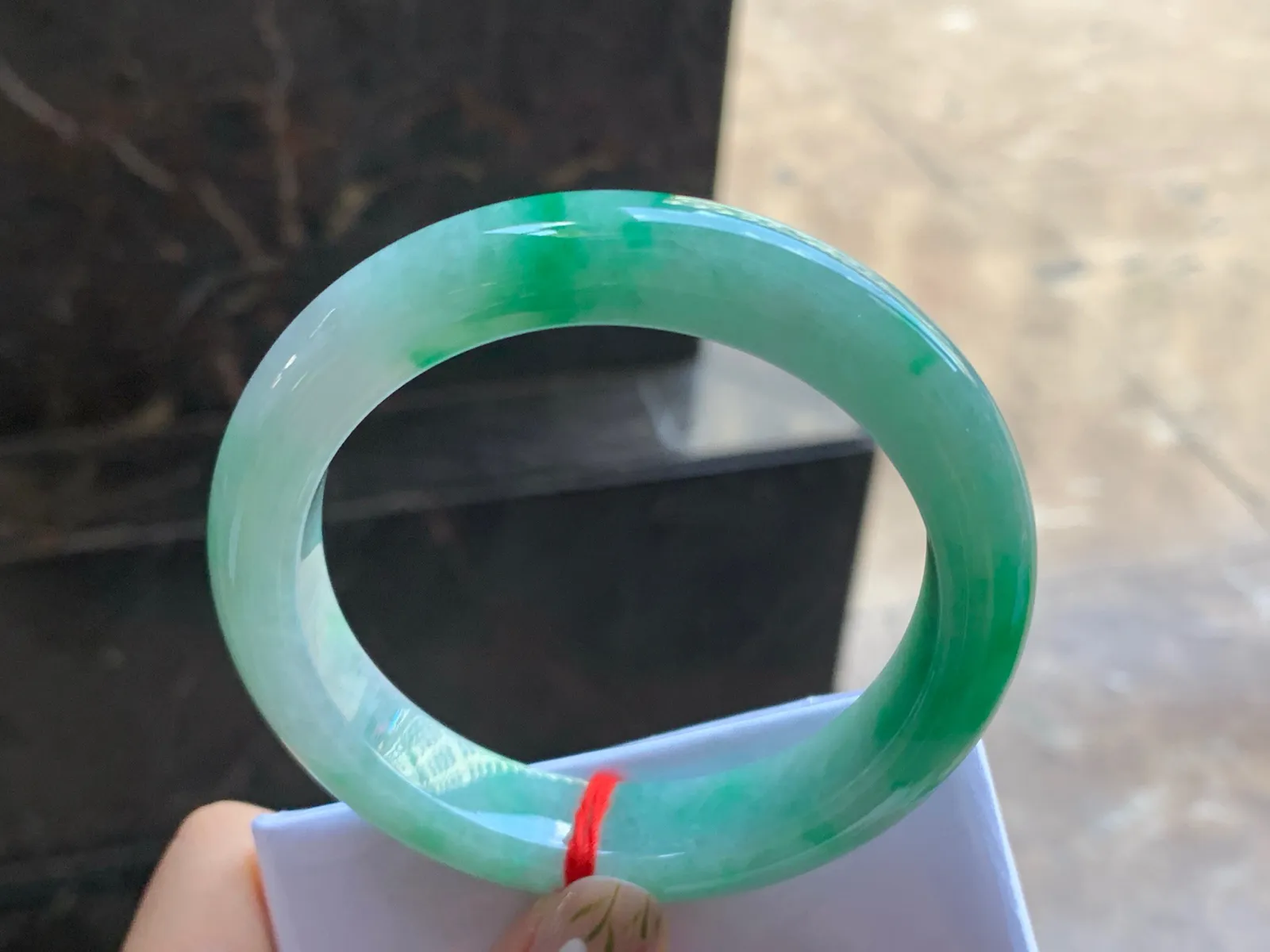 56.5-12.7-9.2

阳绿色手镯^_^色阳 玉质温润 清新细腻