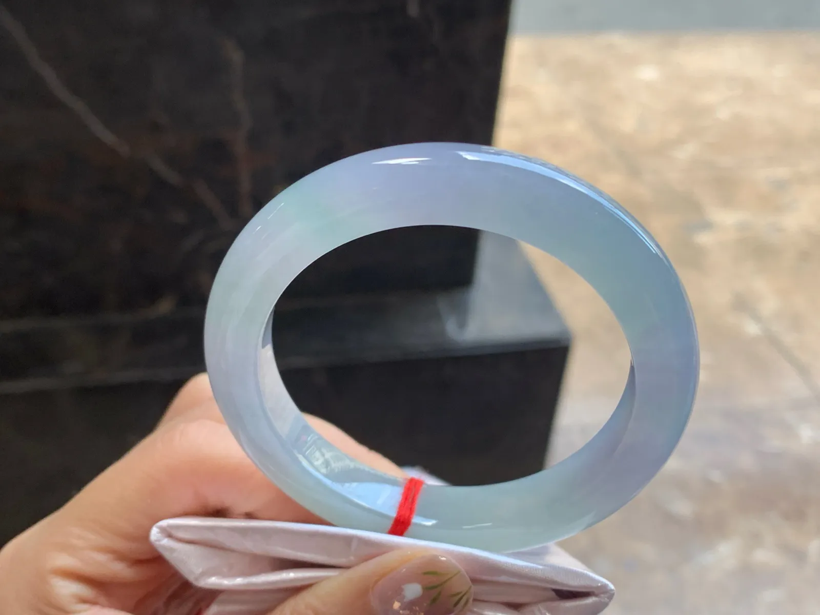 57-10.7-9.5

冰紫春彩底妆手镯^_^水润清新