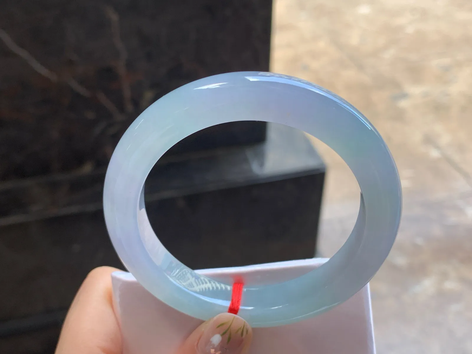 57-10.7-9.5

冰紫春彩底妆手镯^_^水润清新