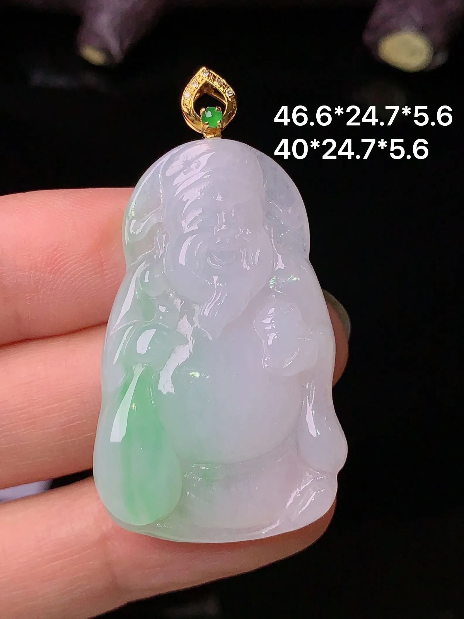 18k金镶嵌飘绿财神吊坠 玉质细腻 色泽清新艳丽 整体尺寸46.6*24.7*5.6