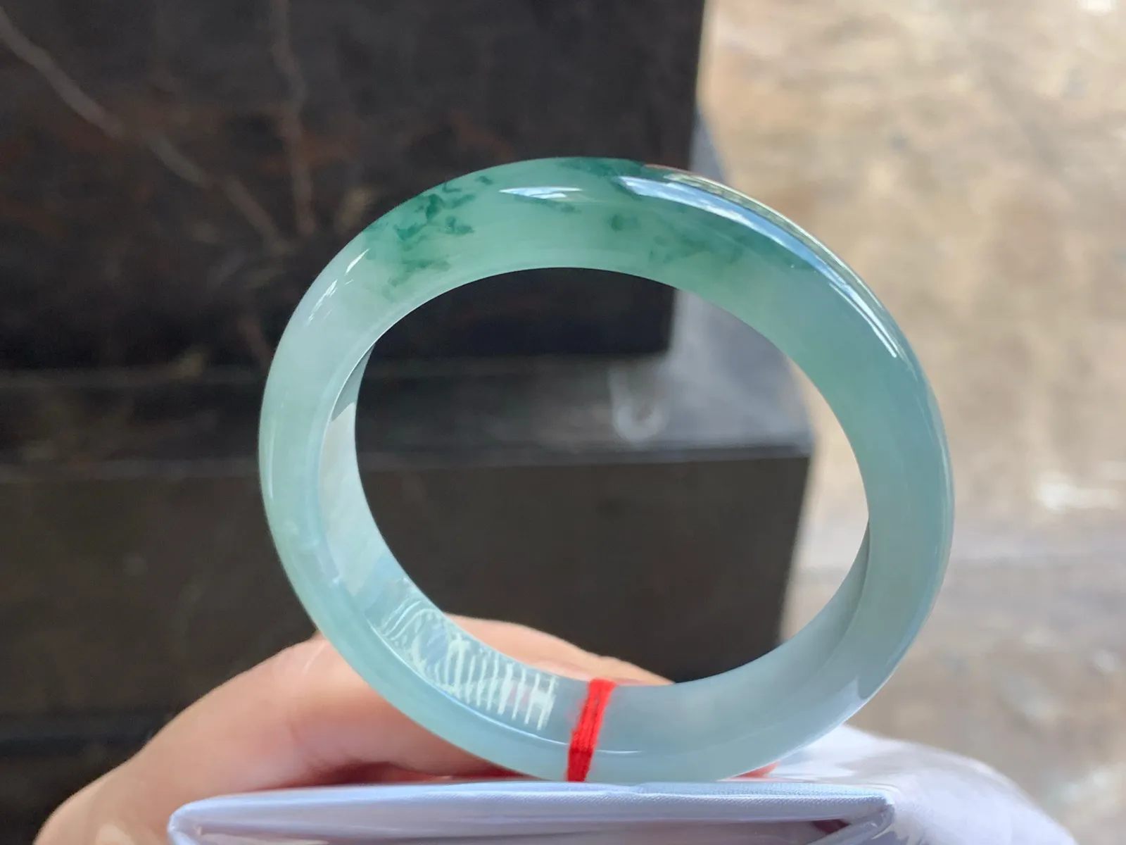 52-12.3-7.8

糯冰飘花手镯^_^
水润 种水足 飘花浓郁