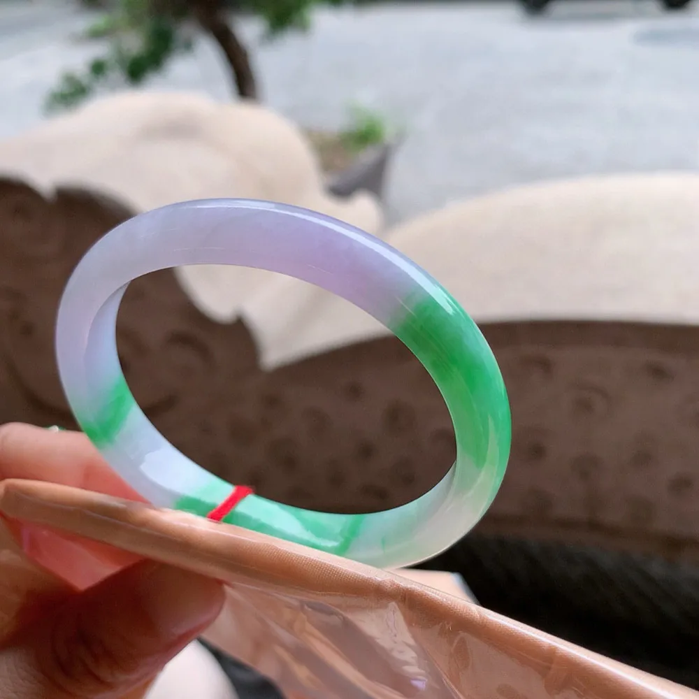 贵妃冰春彩 无瑕 尺寸:58/51.3/9.3/7.1（正圈55-56可戴）   性价比超高