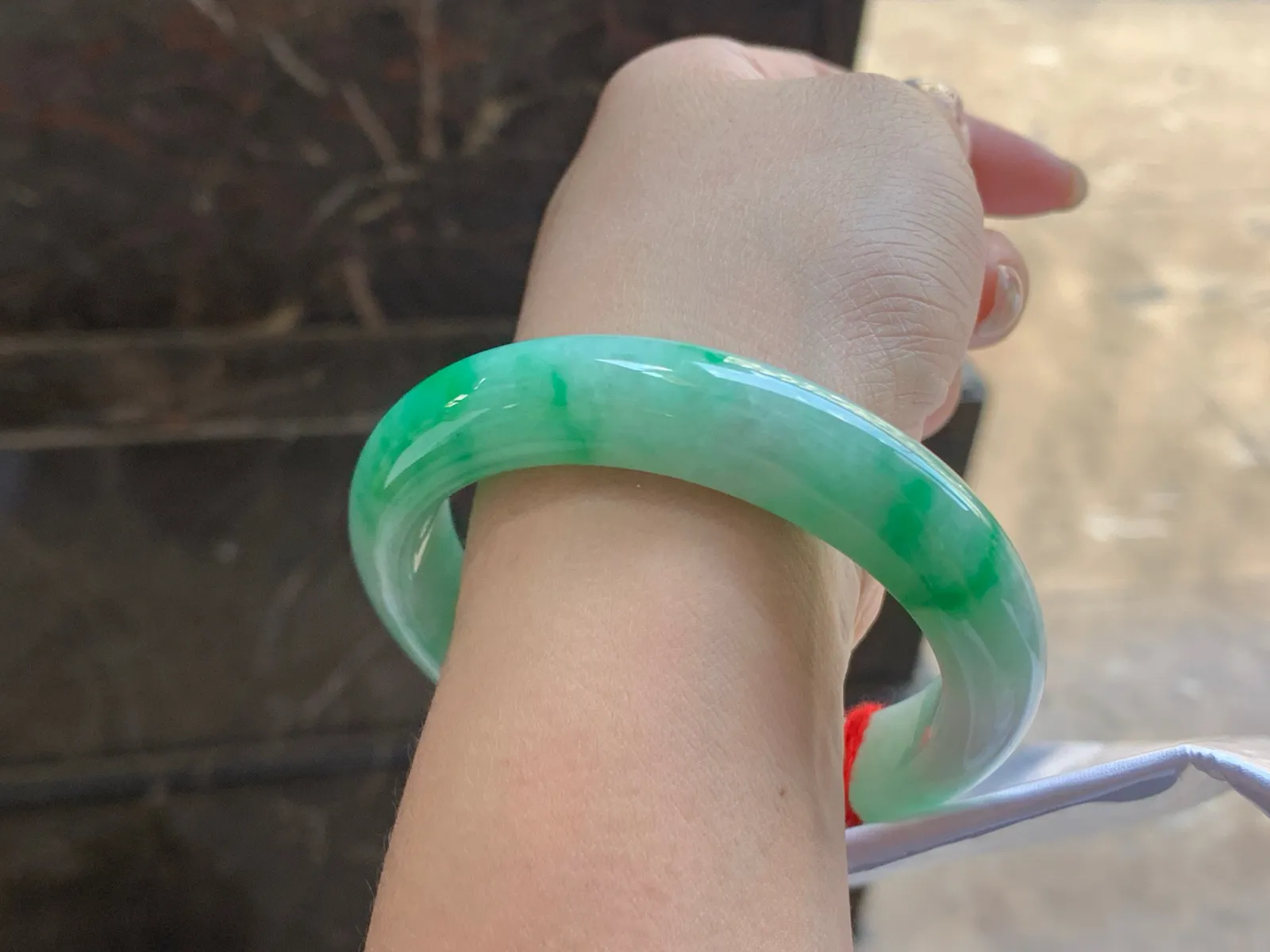 56.5-12.7-9.2

阳绿色手镯^_^色阳 玉质温润 清新细腻