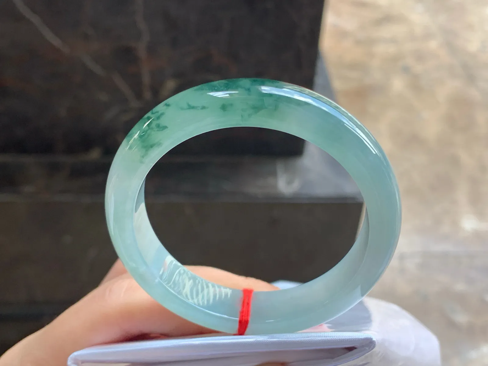 52-12.3-7.8

糯冰飘花手镯^_^
水润 种水足 飘花浓郁