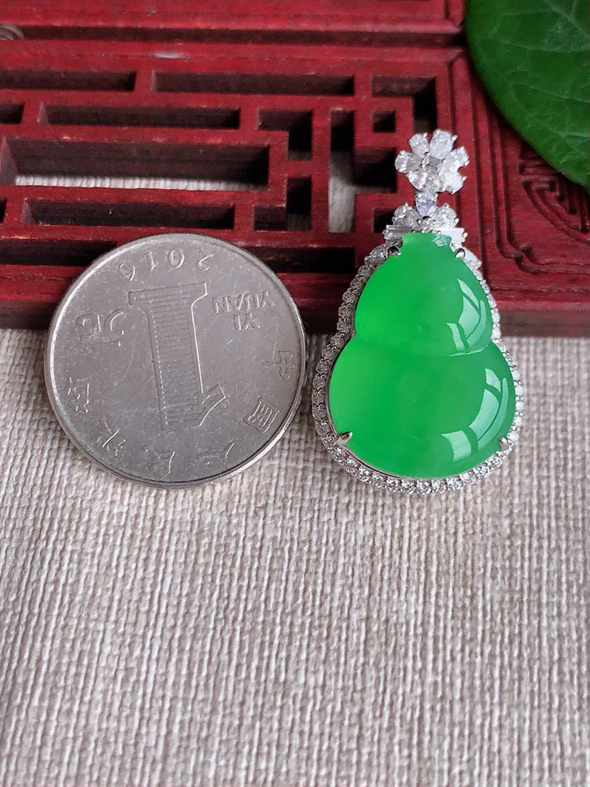 缅甸a货翡翠ddj老坑冰种18K金镶嵌阳绿葫芦吊坠 整体33×19×11.8裸石21.2×16.3mm 8.29