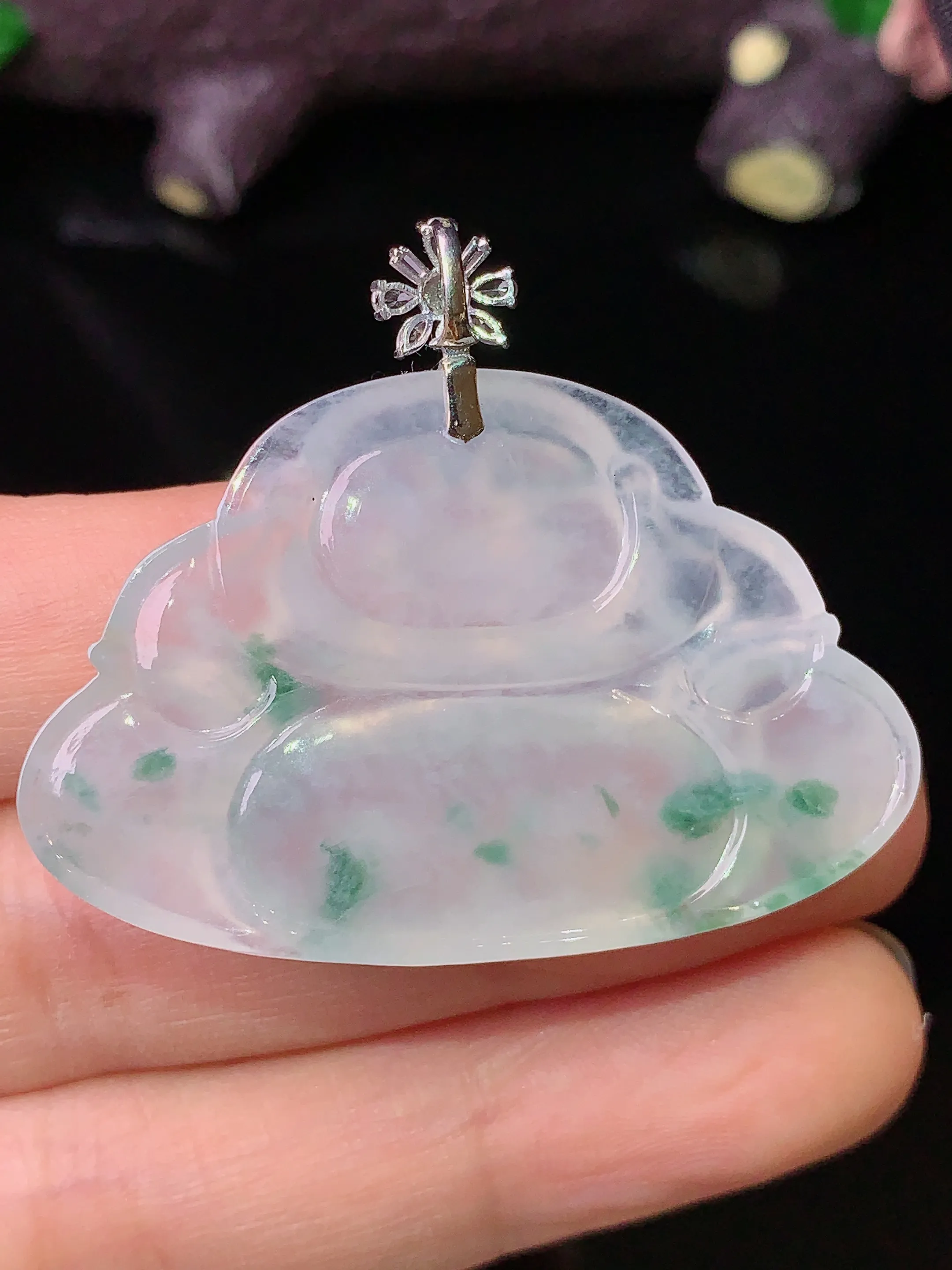 18k金钻镶嵌飘绿佛公吊坠 玉质细腻 色泽清新艳丽 整体尺寸36.7*43*5.6