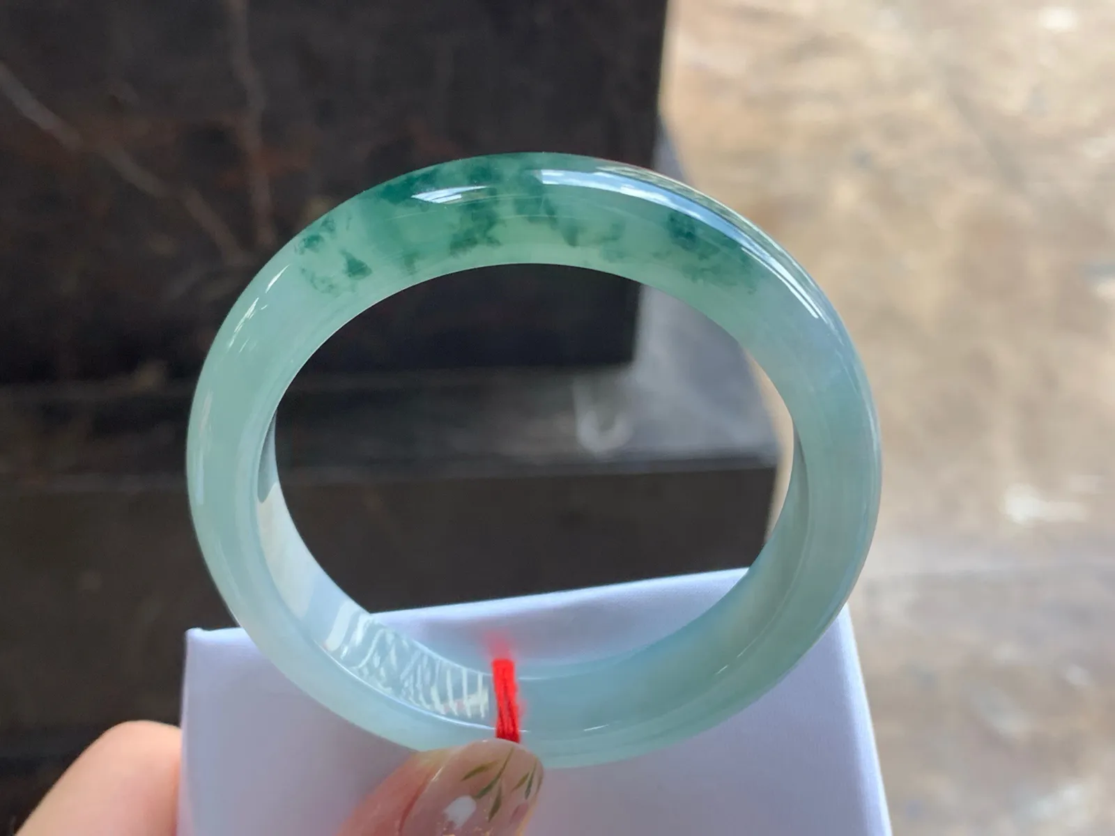 52-12.3-7.8

糯冰飘花手镯^_^
水润 种水足 飘花浓郁