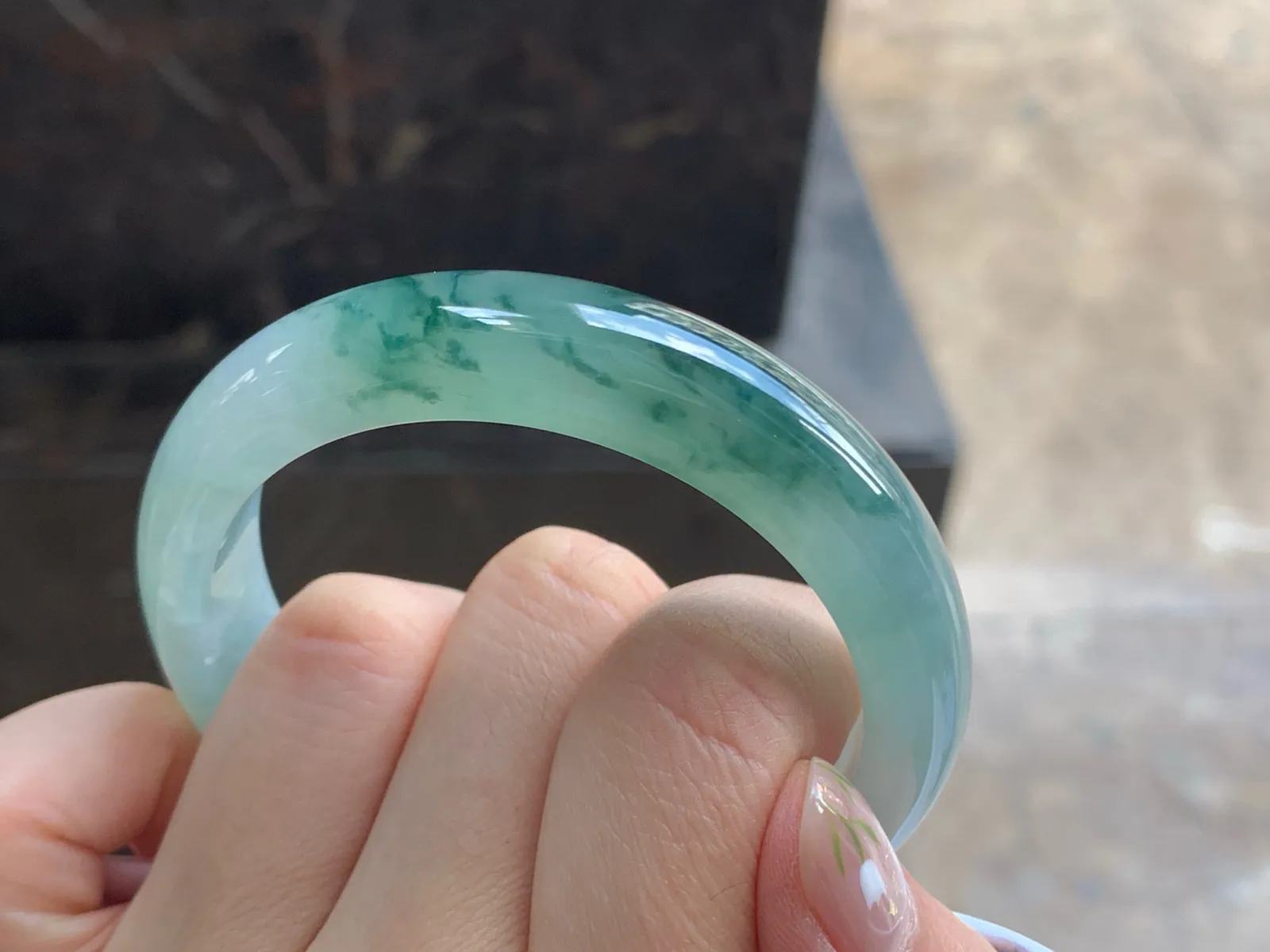 52-12.3-7.8

糯冰飘花手镯^_^
水润 种水足 飘花浓郁