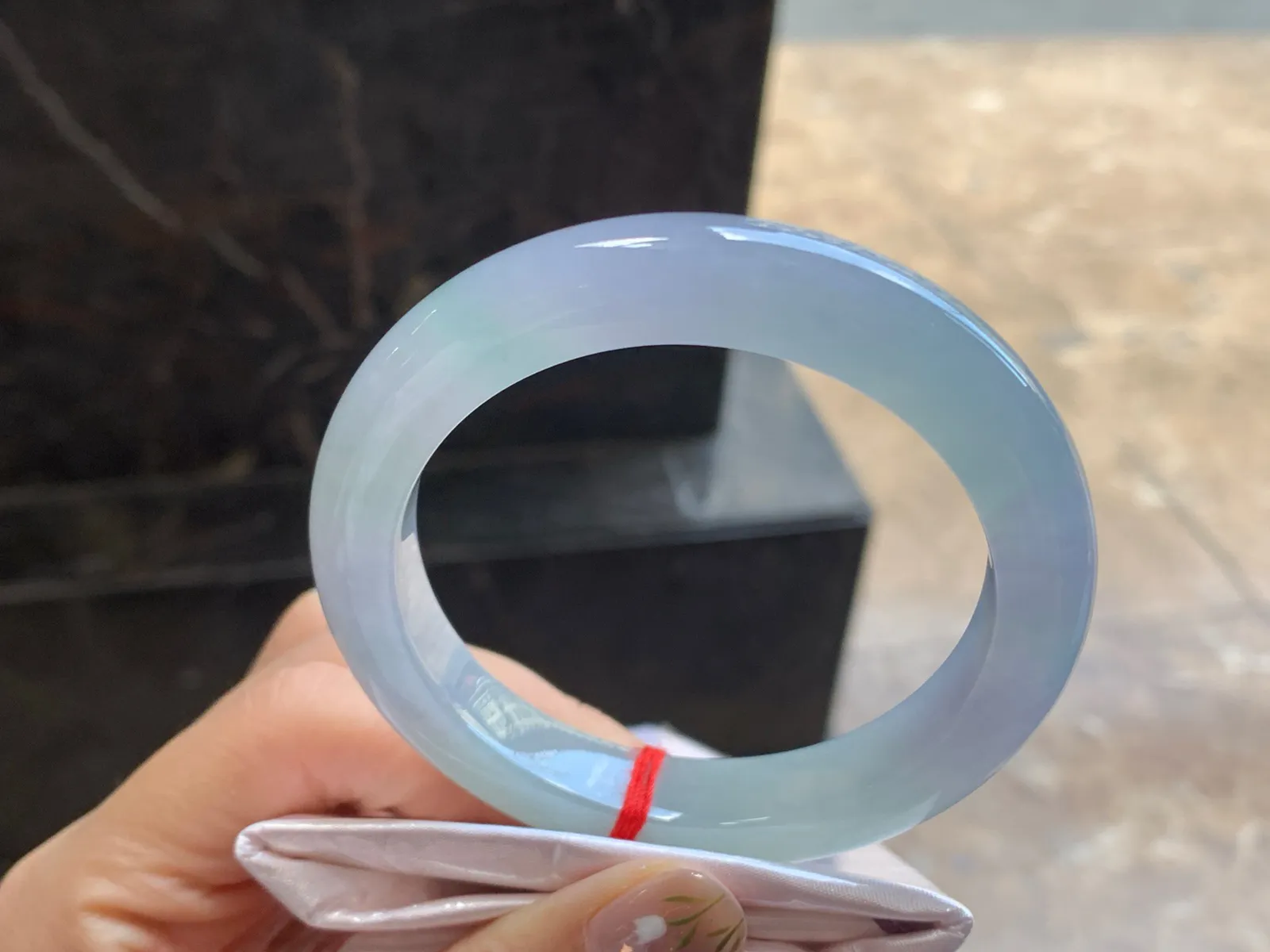 57-10.7-9.5

冰紫春彩底妆手镯^_^水润清新