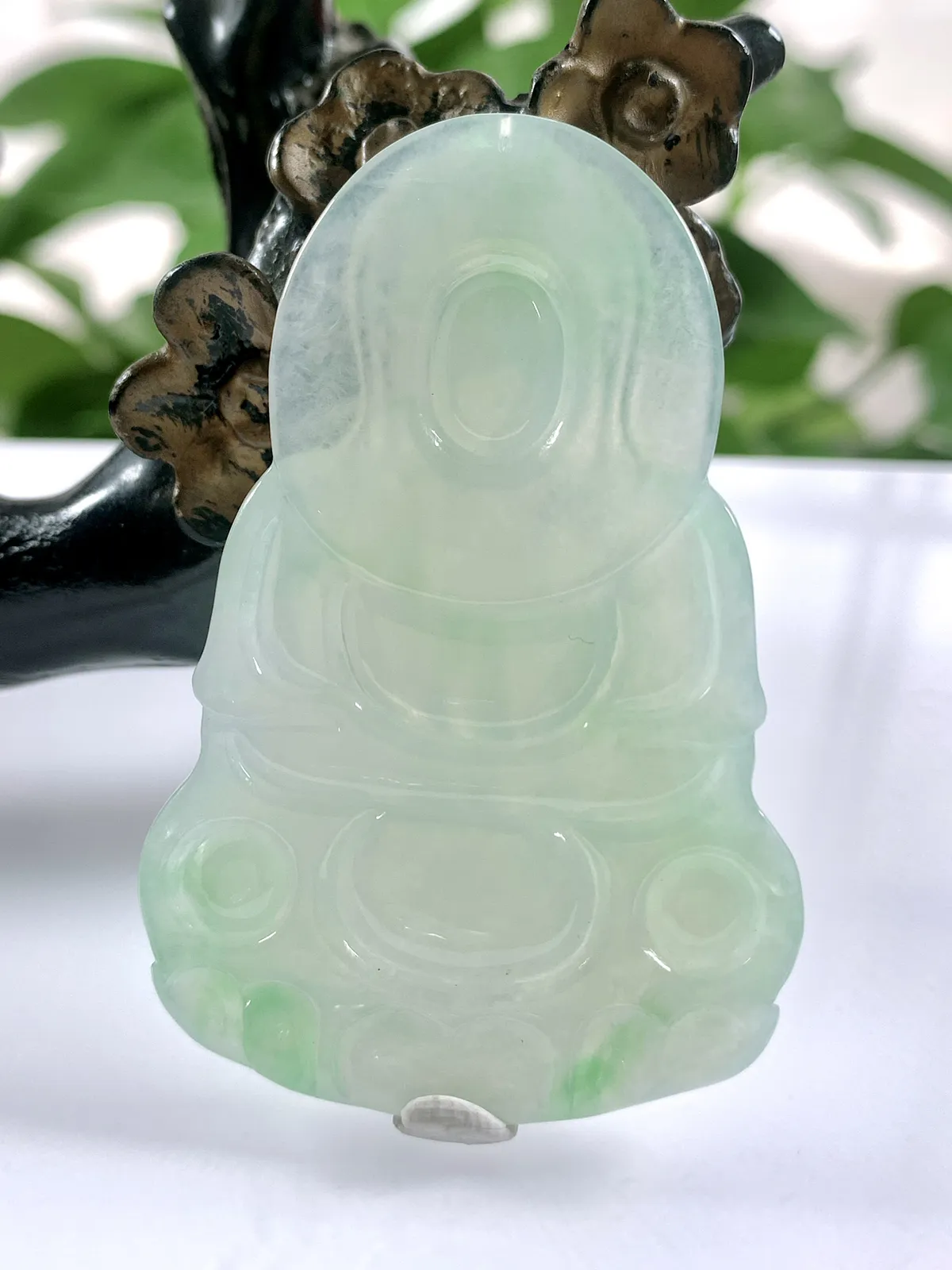 缅甸天然翡翠A货，冰种起胶飘绿正装观音吊坠挂件，尺寸：58/37.8/6.2mm重量：22.15g。