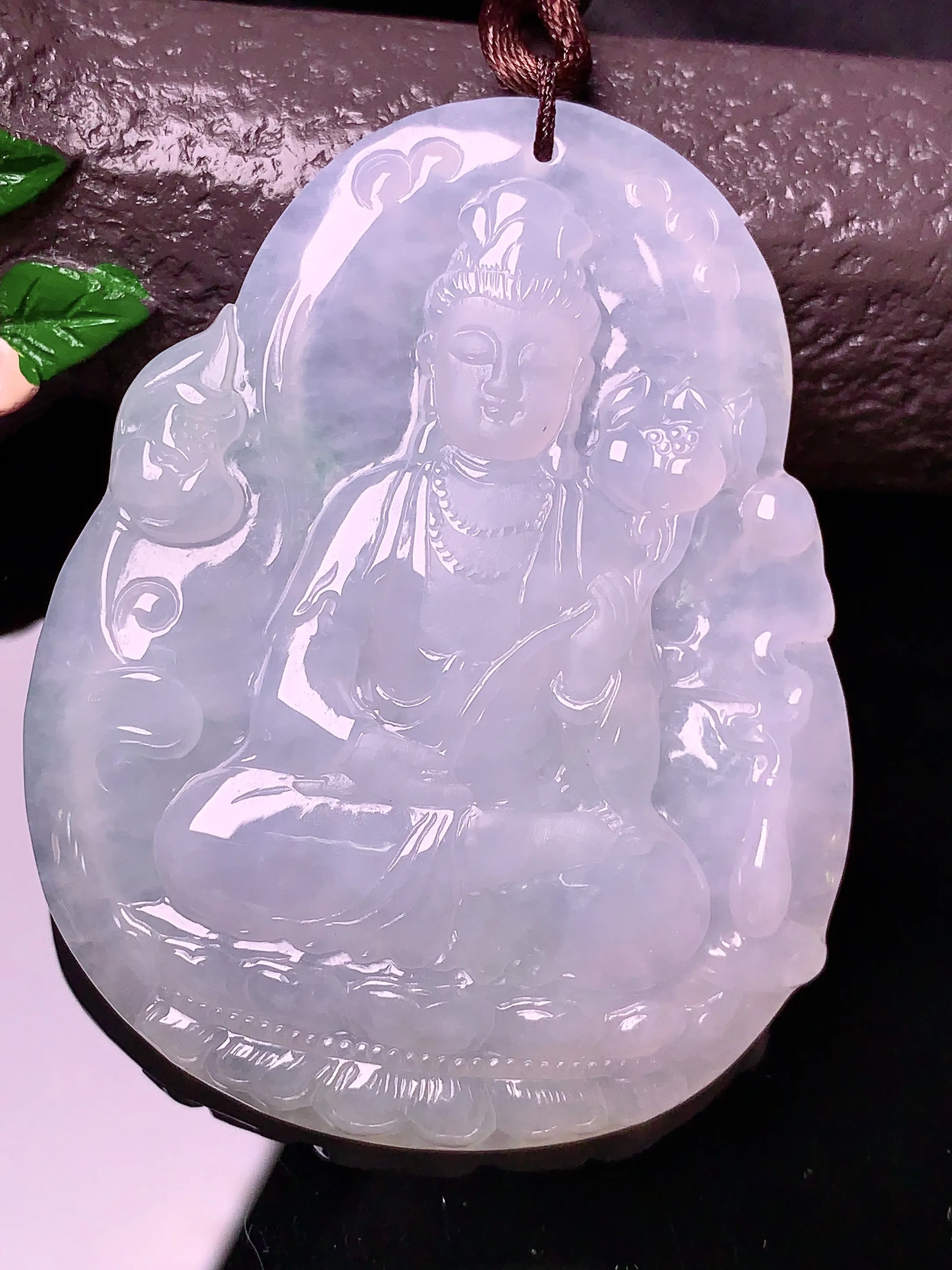 冰种观音吊坠 玉质细腻 色泽清新艳丽 整体尺寸57.8*45.3*6