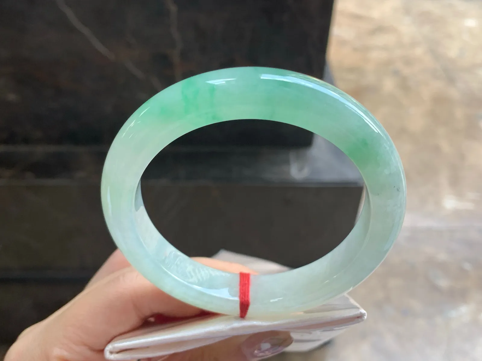 61-12.8-10.5

冰飘绿手镯^_^大圈 色阳 水润亮眼