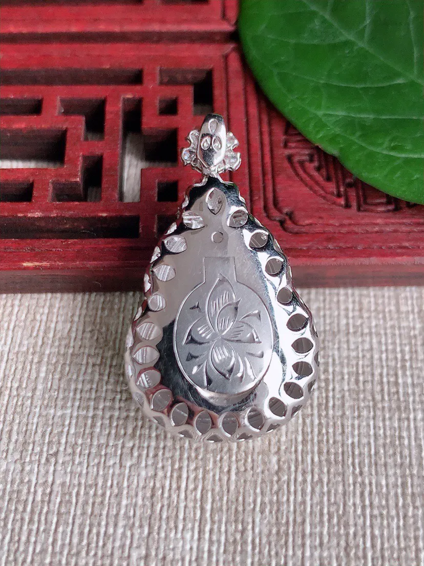 缅甸a货翡翠ddj老坑冰种18K金镶嵌阳绿葫芦吊坠 整体33×19×11.8裸石21.2×16.3mm 8.29