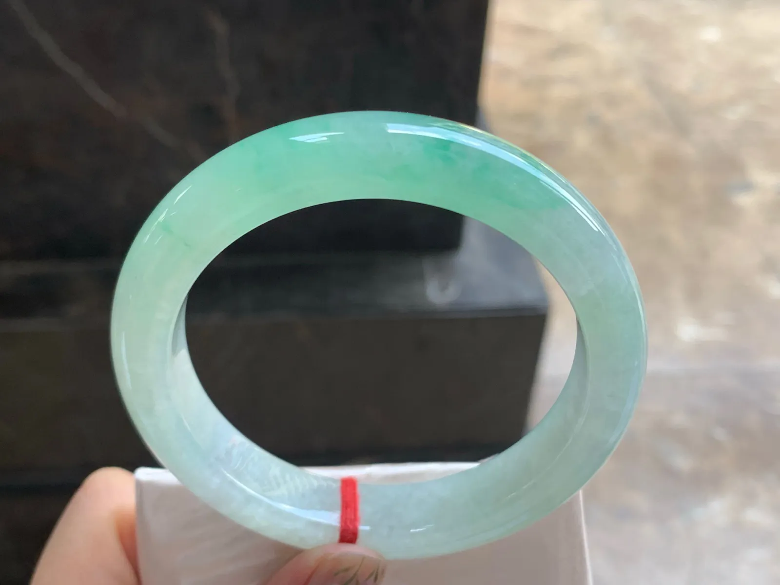 61-12.8-10.5

冰飘绿手镯^_^大圈 色阳 水润亮眼