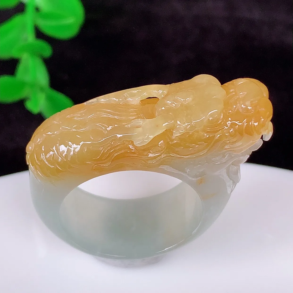 自然光实拍，冰润黄翡龙头19mm内径翡翠扳指，冰润指环，玉扳指，财源滚滚，玉质细腻起胶，20圈口，种