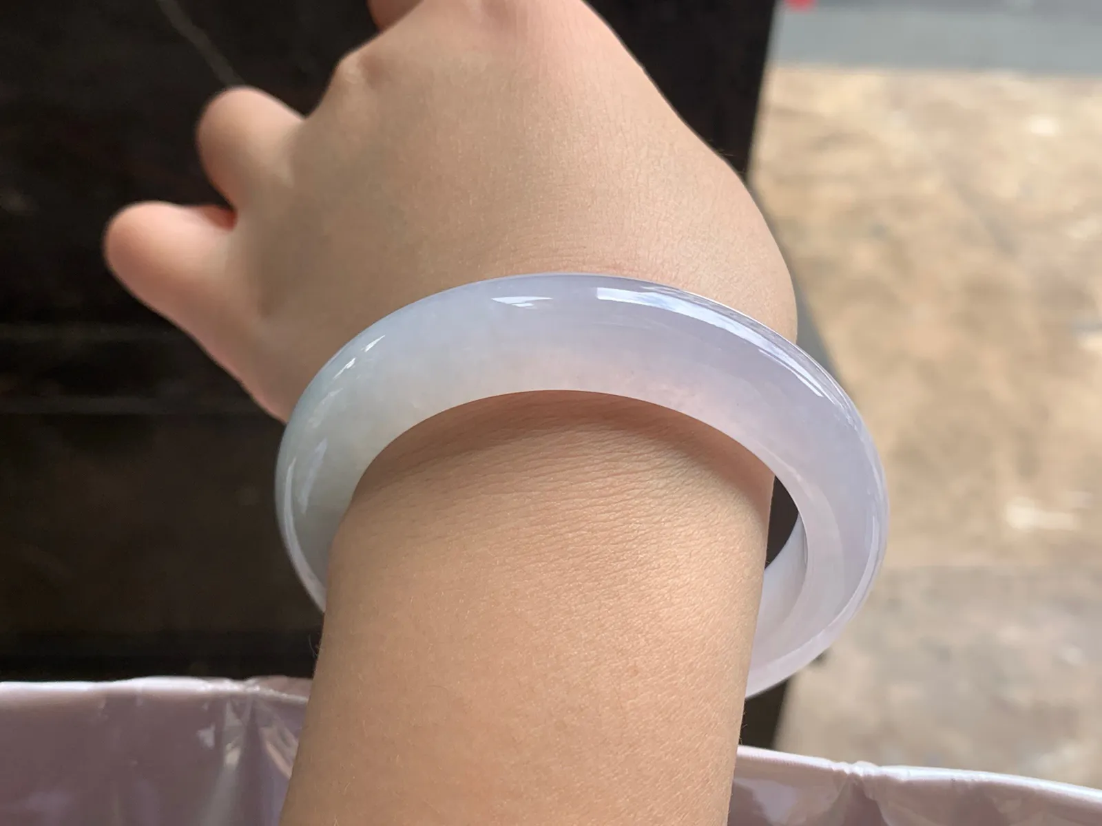 54.5-12.6-9.5

冰紫手镯^_^水润冰透 亮眼清新
