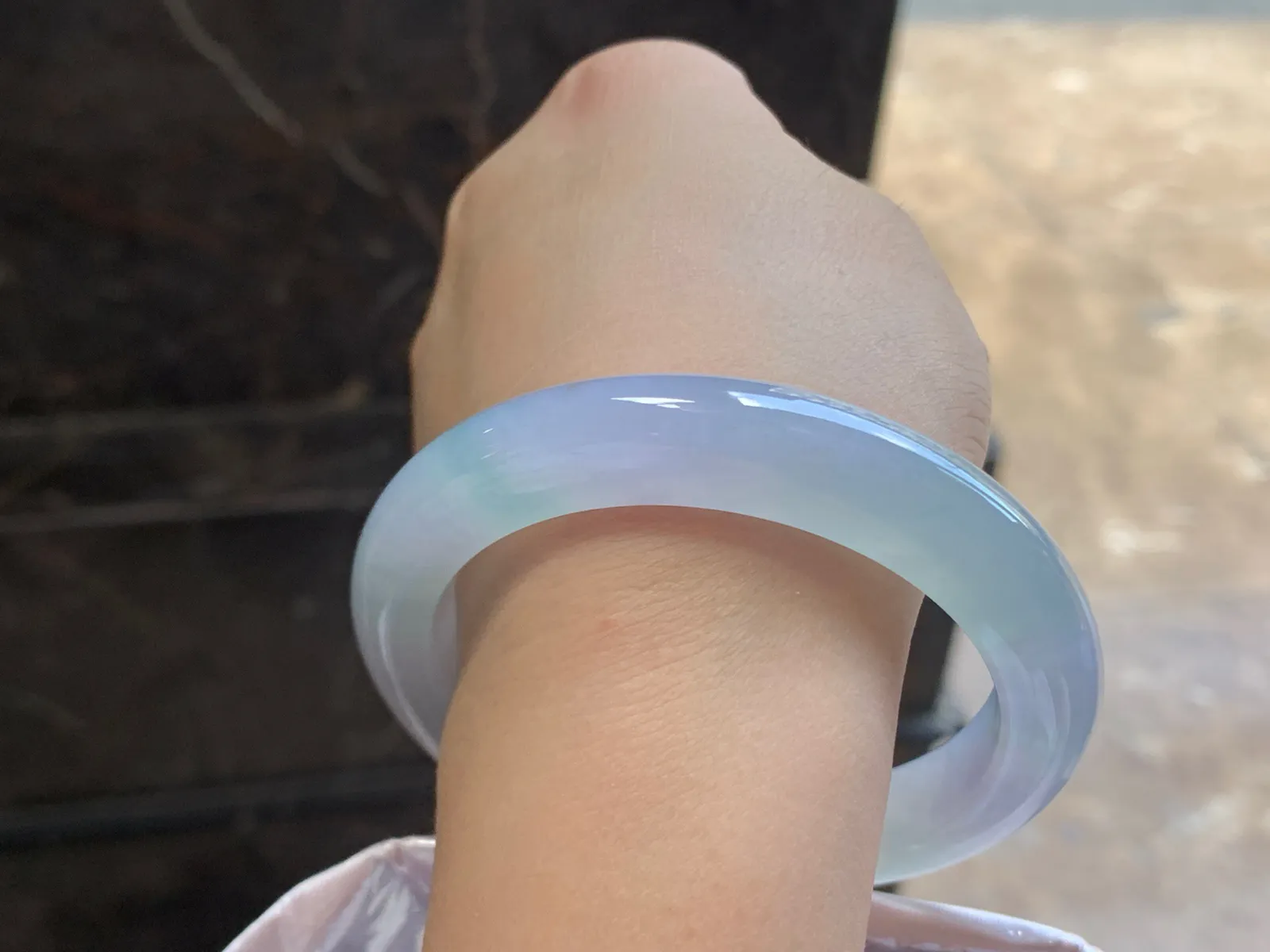 57-10.7-9.5

冰紫春彩底妆手镯^_^水润清新