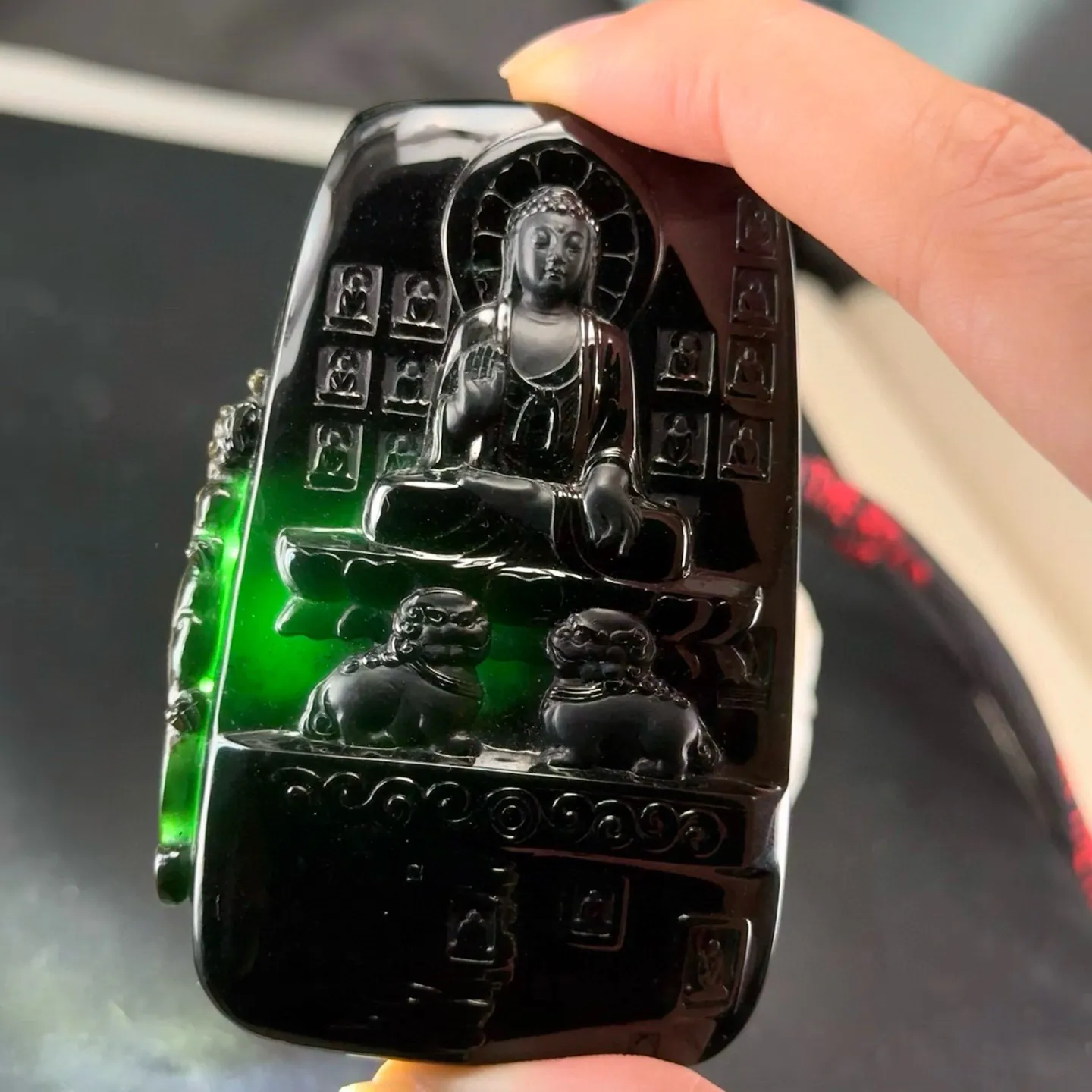 墨翠 万佛朝宗 种好色正 黑度极好 打灯通透 厚桩大气