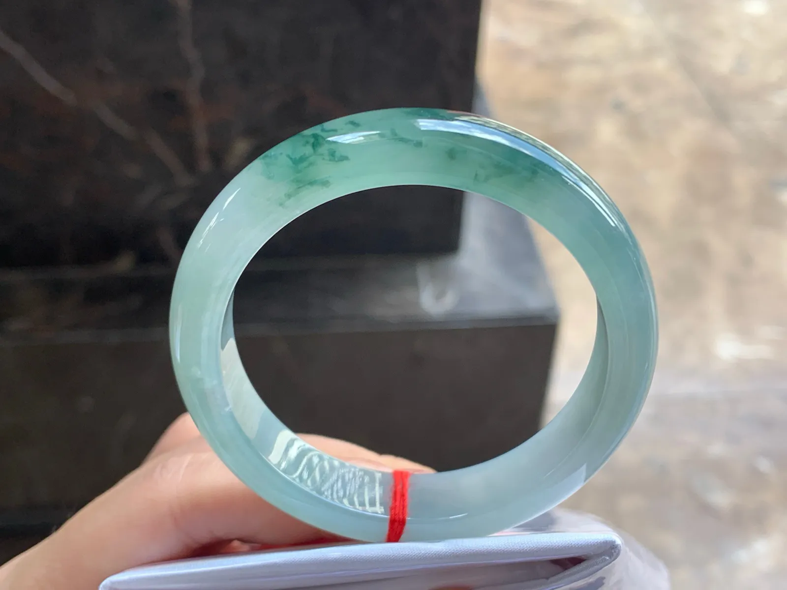 52-12.3-7.8

糯冰飘花手镯^_^
水润 种水足 飘花浓郁