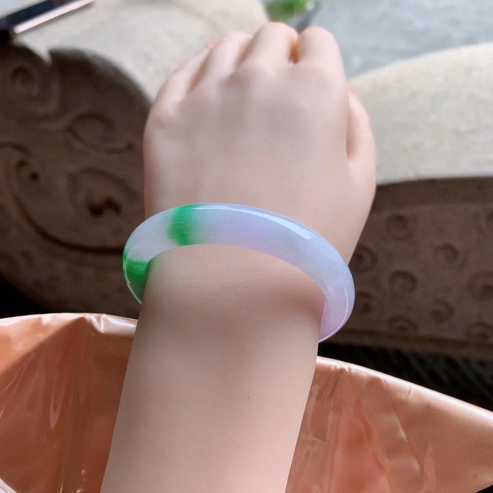 贵妃冰春彩 无瑕 尺寸:58/51.3/9.3/7.1（正圈55-56可戴）   性价比超高