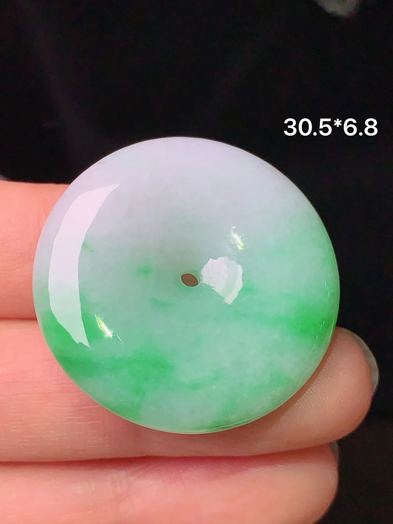 飘绿平安扣吊坠 玉质细腻 色泽清新艳丽 整体尺寸30.5*6.8