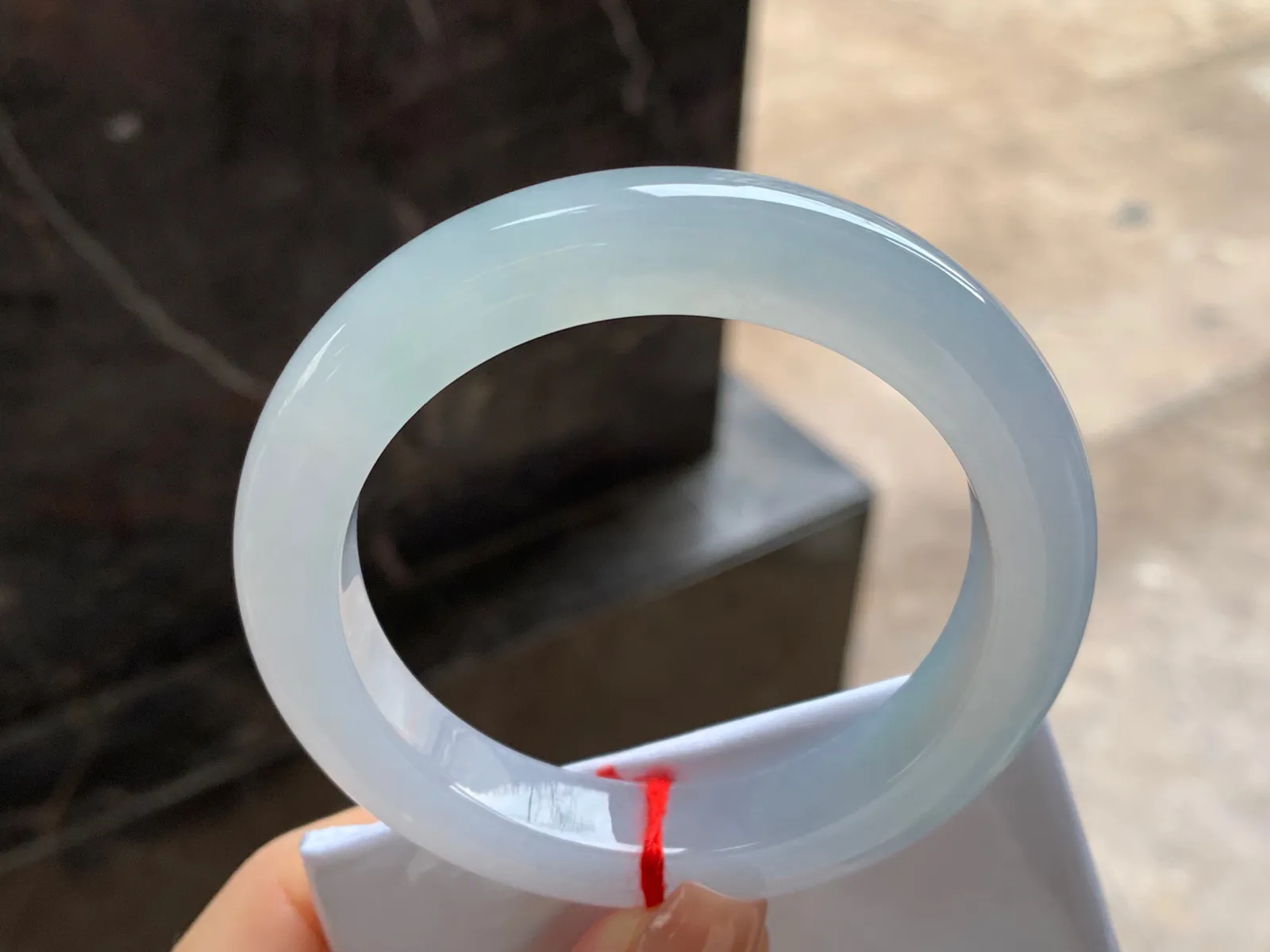糯冰种手镯
尺寸：55-10.6-9.7mm
种水好 小清新 纯纯的一支上手好看