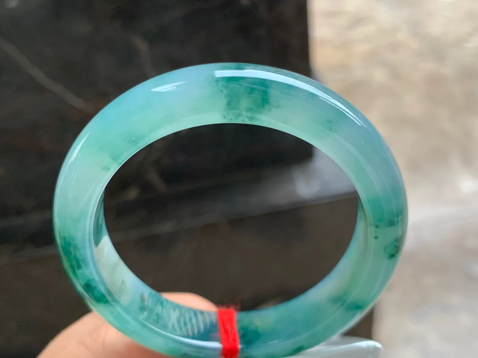 56-12-9mm
冰种飘花手镯 水润冰透 花色漂亮