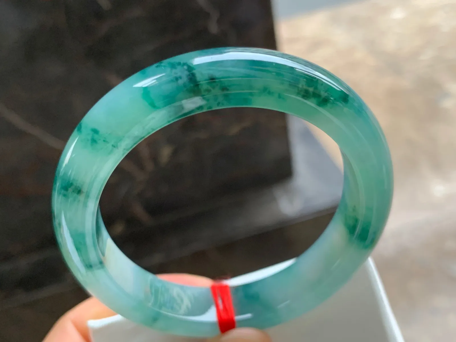 56-12-9mm
冰种飘花手镯 水润冰透 花色漂亮