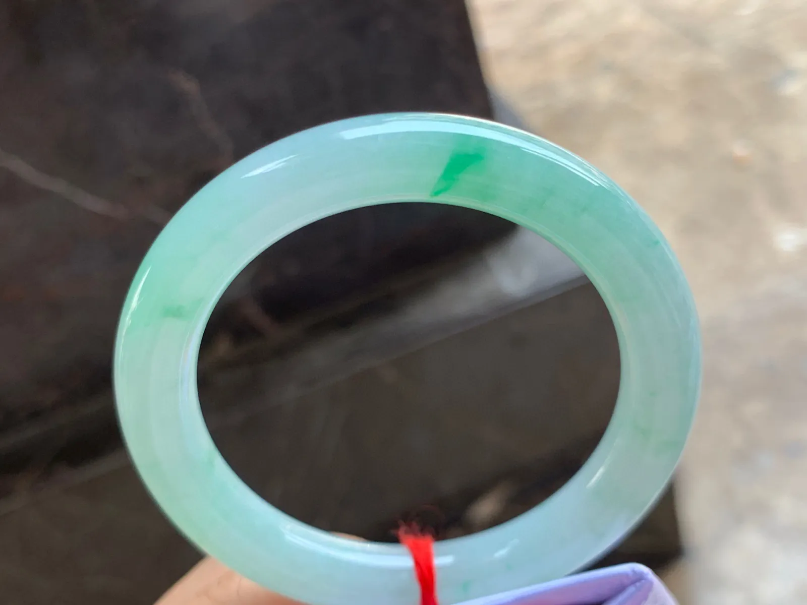 57.5-10.5mm
带色圆条手镯 有种有色 清爽水润气质大气