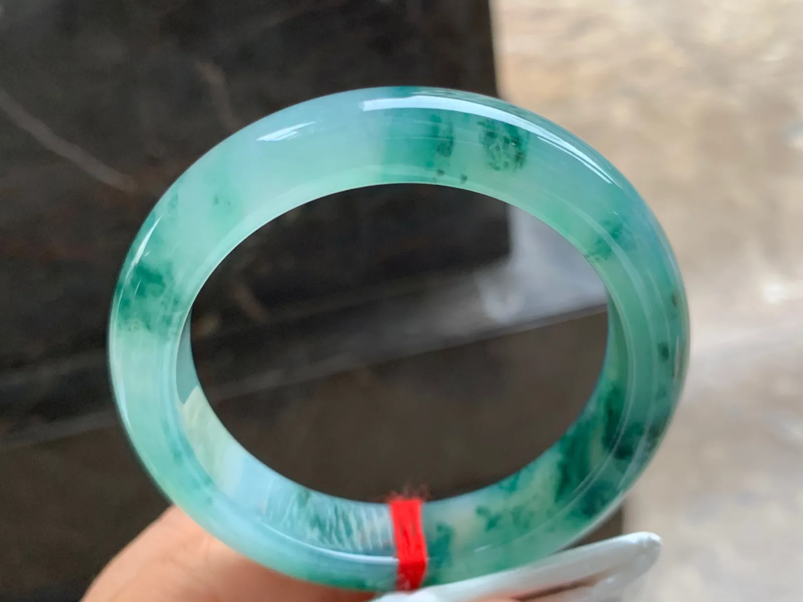 56-12-9mm
冰种飘花手镯 水润冰透 花色漂亮