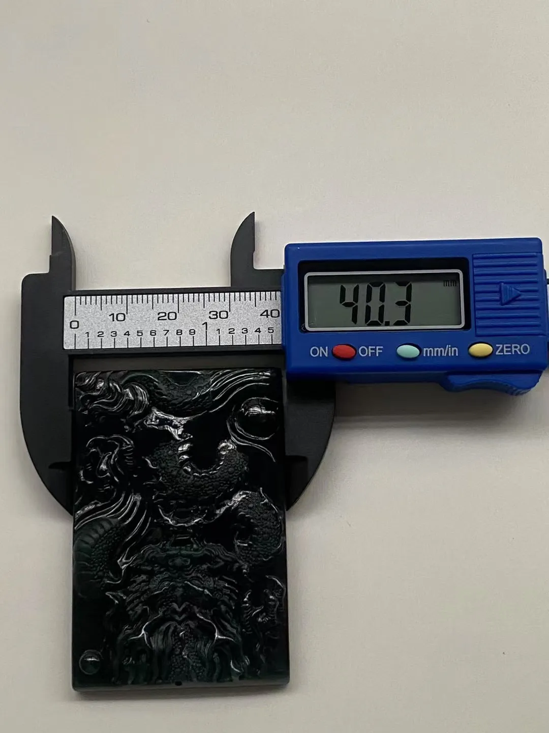 墨翠【龙腾天下】细腻干净，黑度好，性价比高，雕工精湛，打灯透绿.
