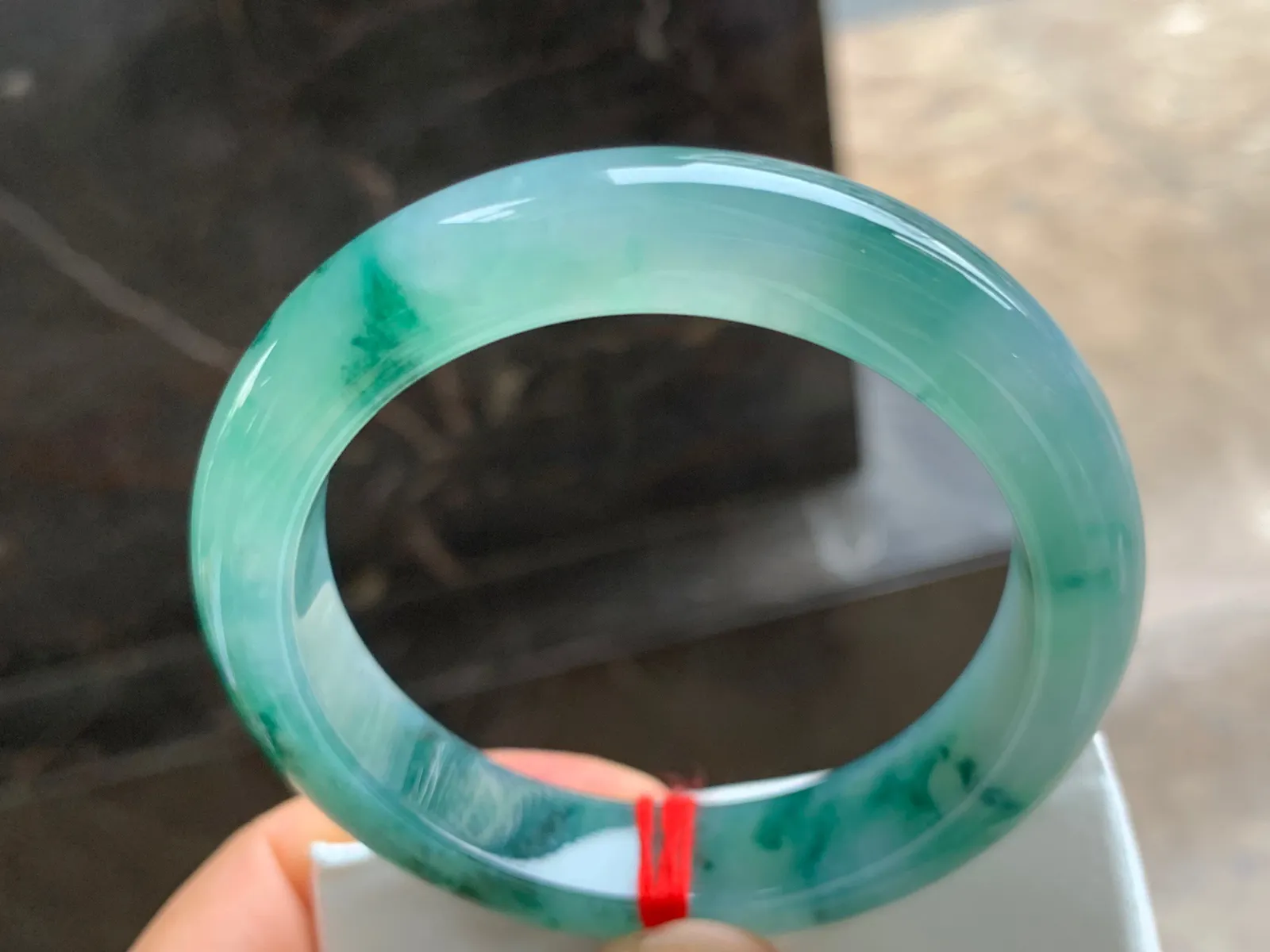 56-12-9mm
冰种飘花手镯 水润冰透 花色漂亮