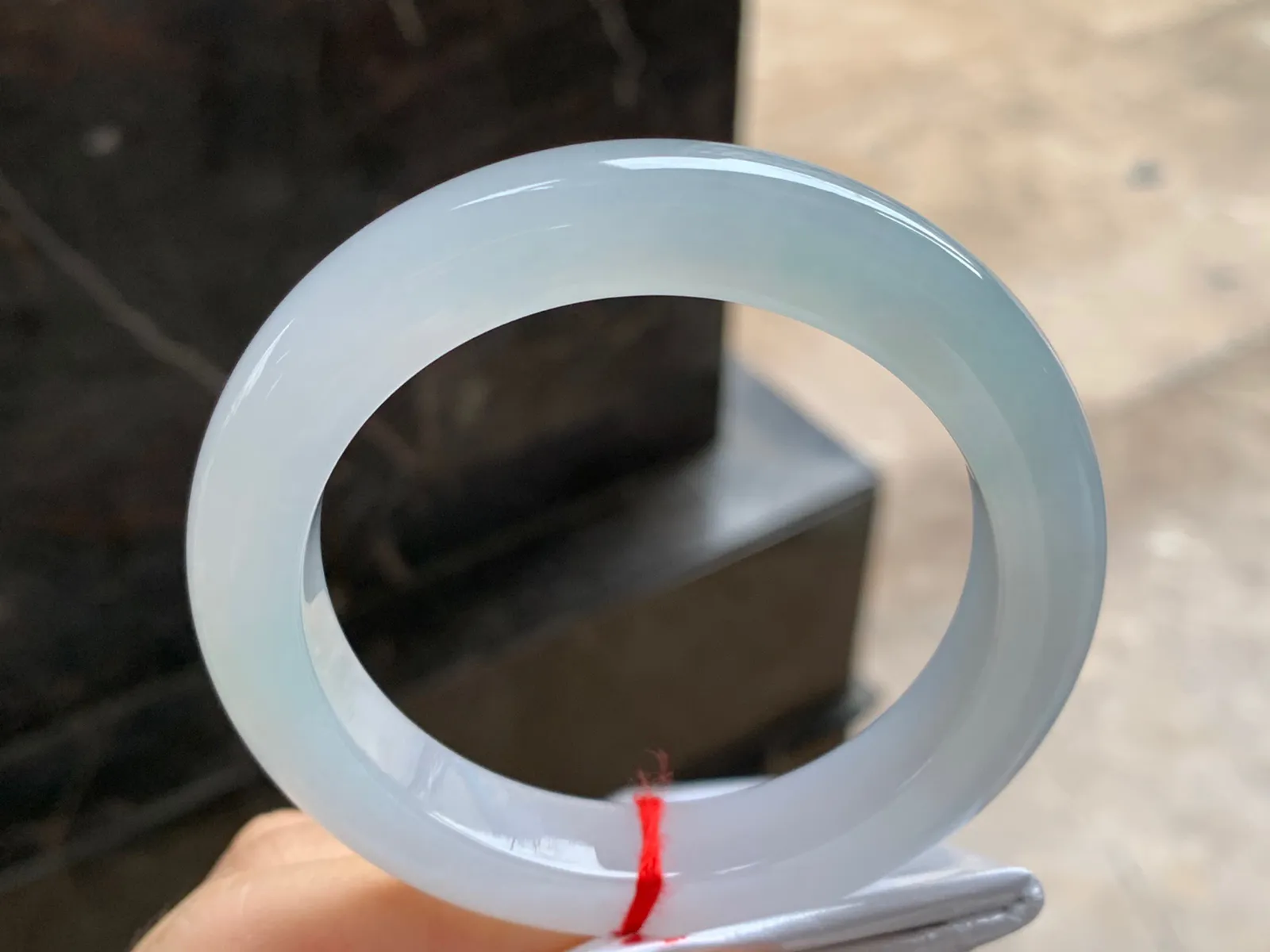 糯冰种手镯
尺寸：55-10.6-9.7mm
种水好 小清新 纯纯的一支上手好看