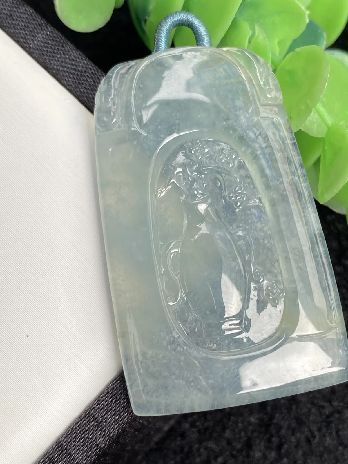 推荐【冰飘雪花️棉平安牌】避雕，飘雪花️棉，意境很美，冰透，起光，水润，细腻，品相佳～～