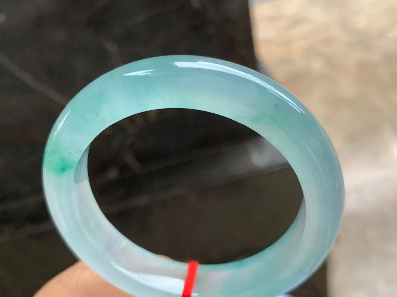 54-12.5-9mm
冰种飘绿手镯 水润冰透 胶感满满